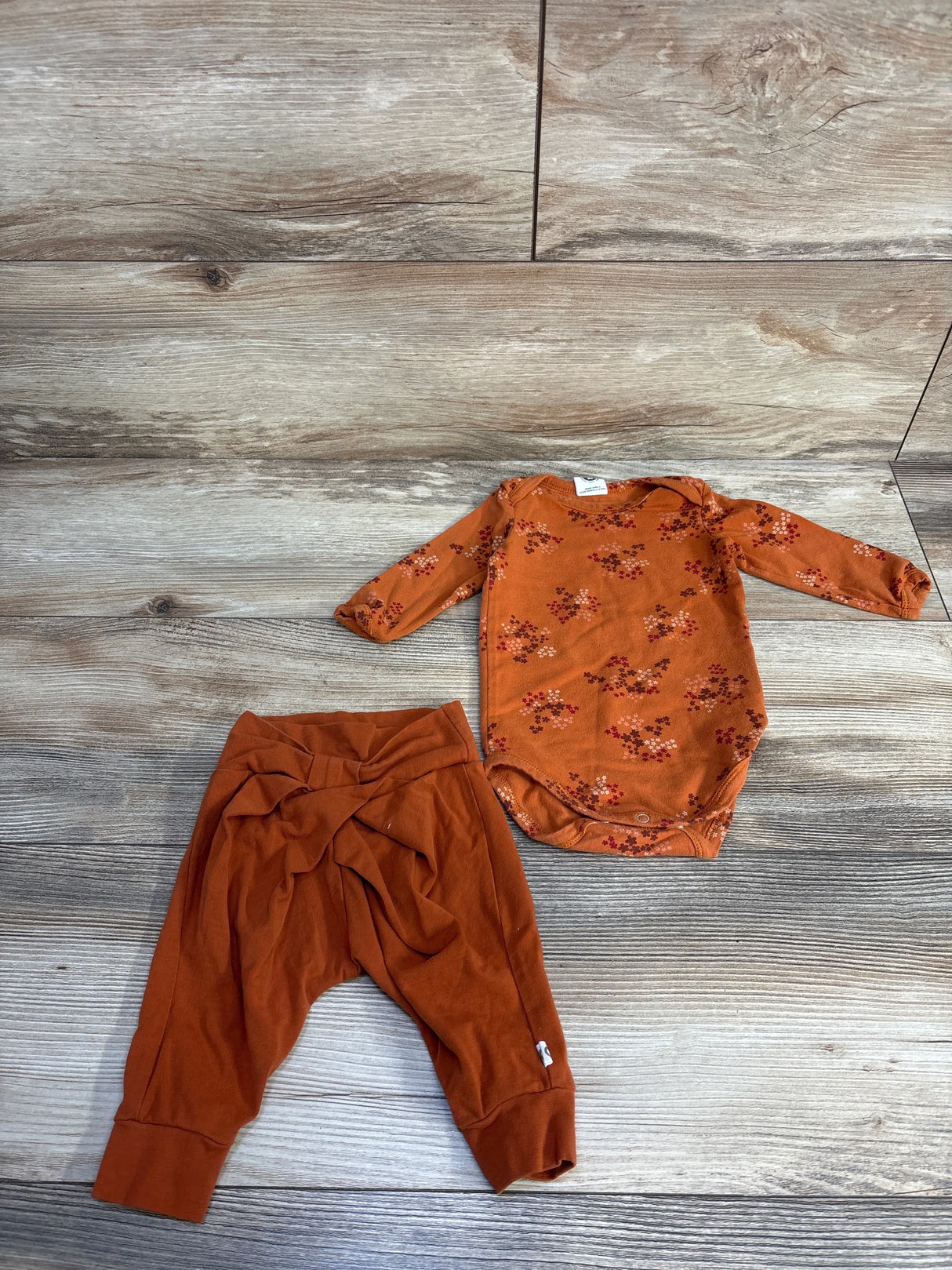 Musli 2pc Long Sleeve Bodysuit & Bow Leggings Orange sz 0-3m
