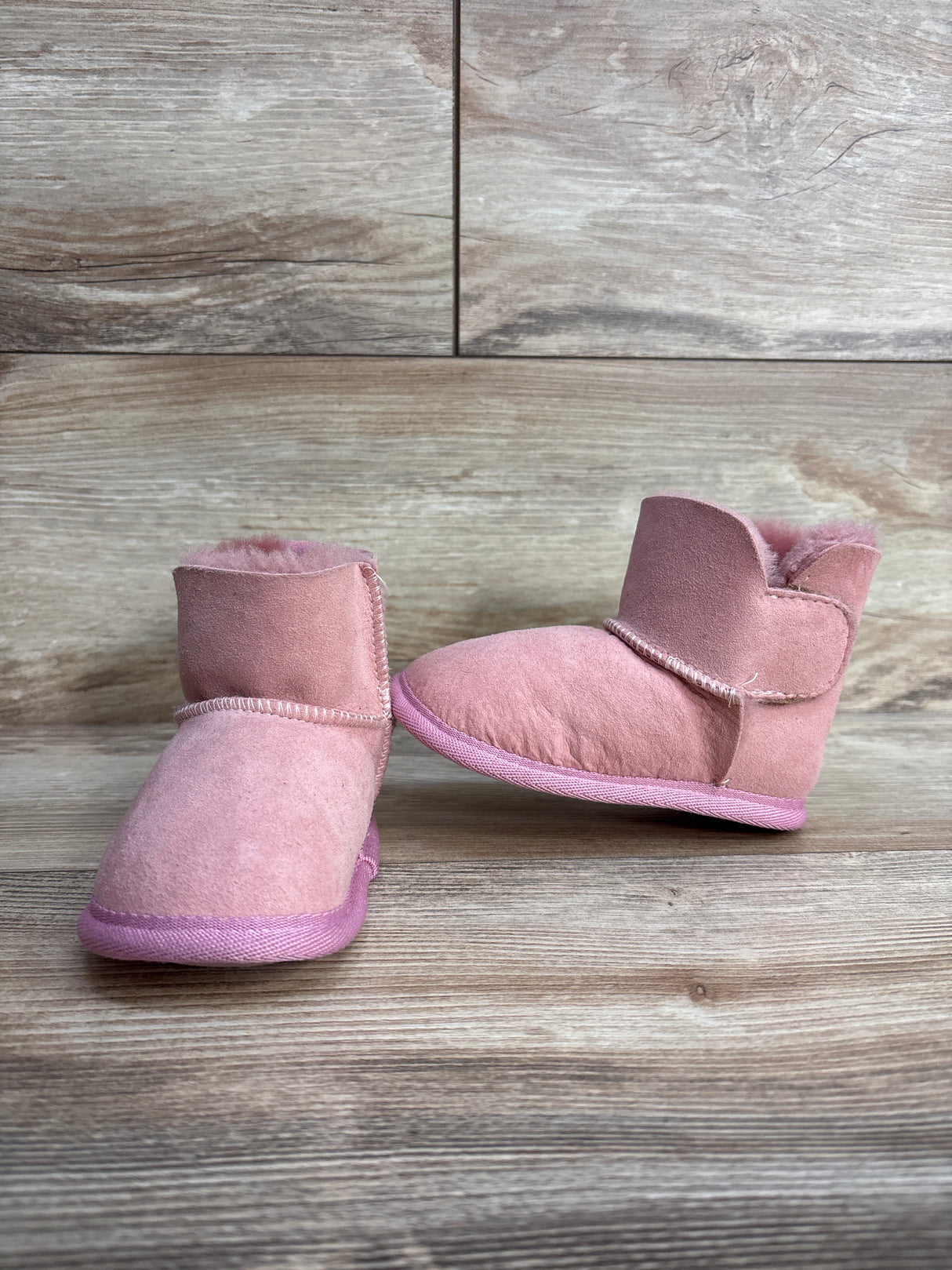 Emu Baby Booties Pink sz 5.5c