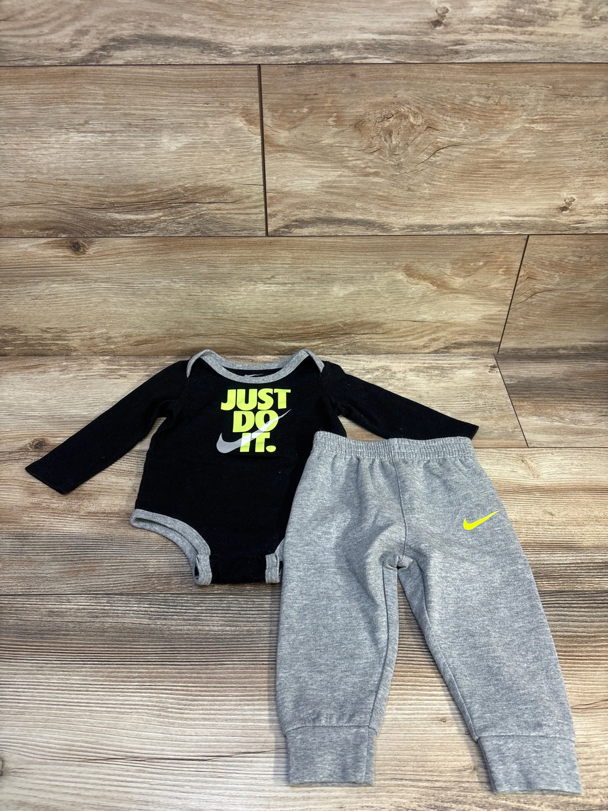 Nike 2pc Just Do It Bodysuit & Bottoms Set Black sz 9m