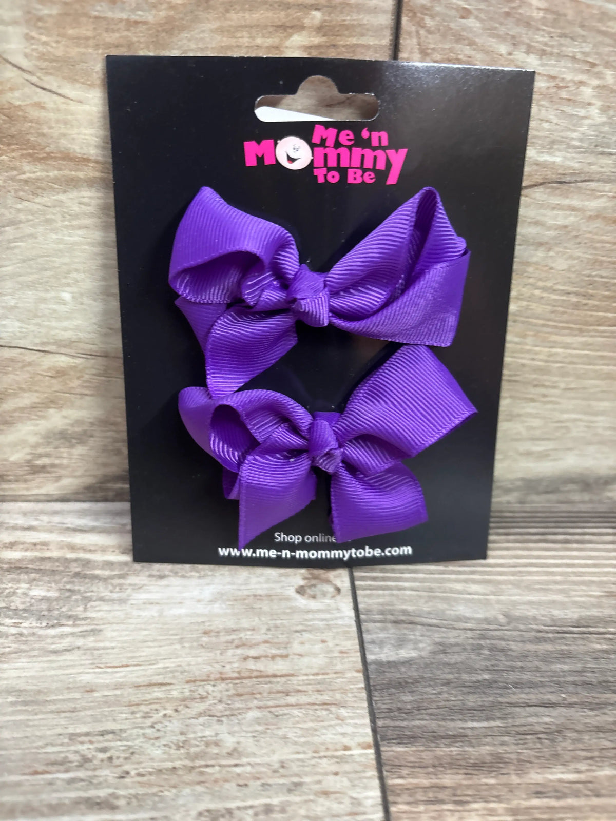 Two purple grosgrain hair bows on a Me n Mommy To Be display card