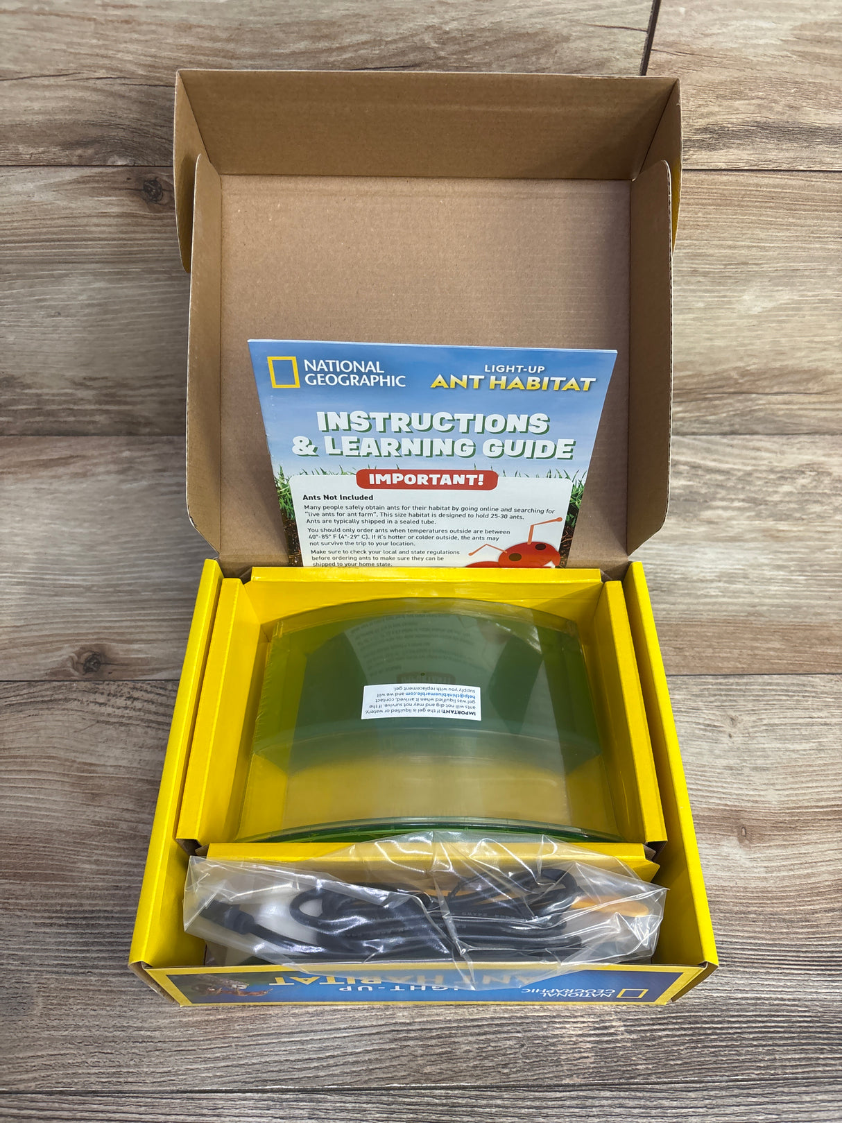 NEW National Geographic Light-Up Ant Habitat