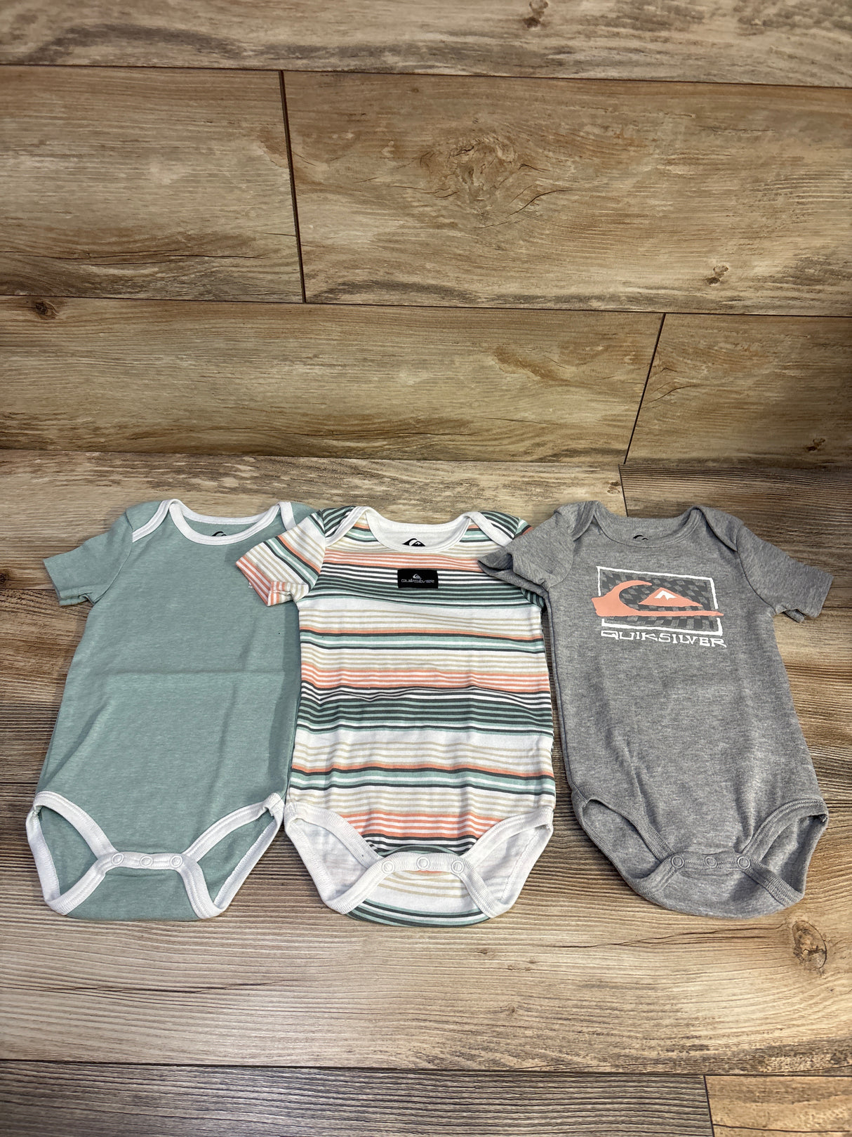 Quiksilver 3pk Bodysuit Set Green sz 12m