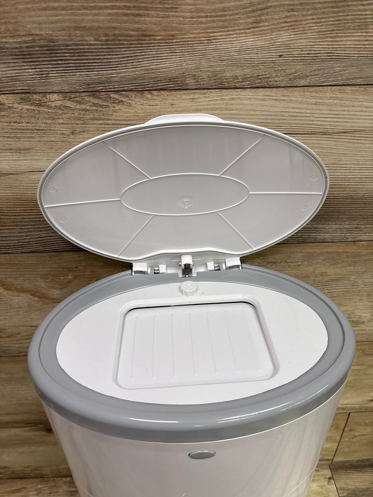 Dekor Classic Hands-Free Diaper Pail with 2 Refills