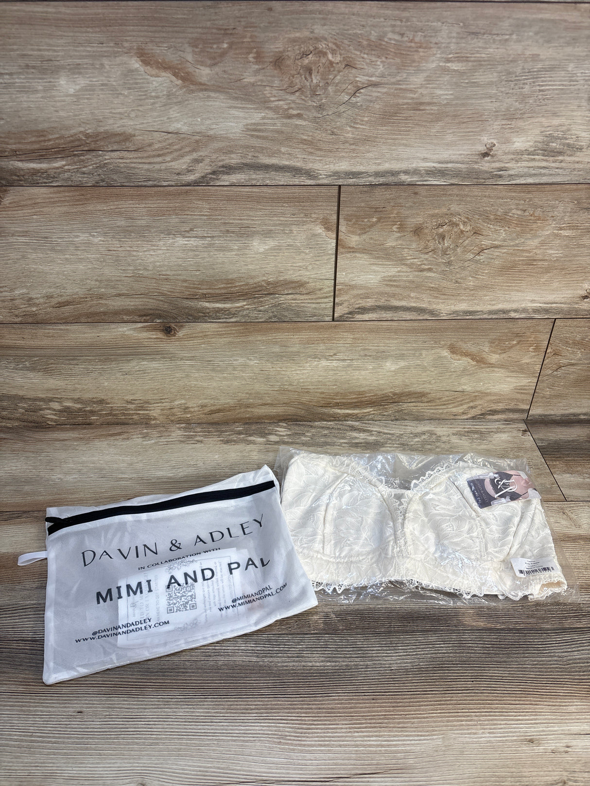 NEW Davin & Adley Riley Pumping & Nursing Lace Bralette Cream sz Large