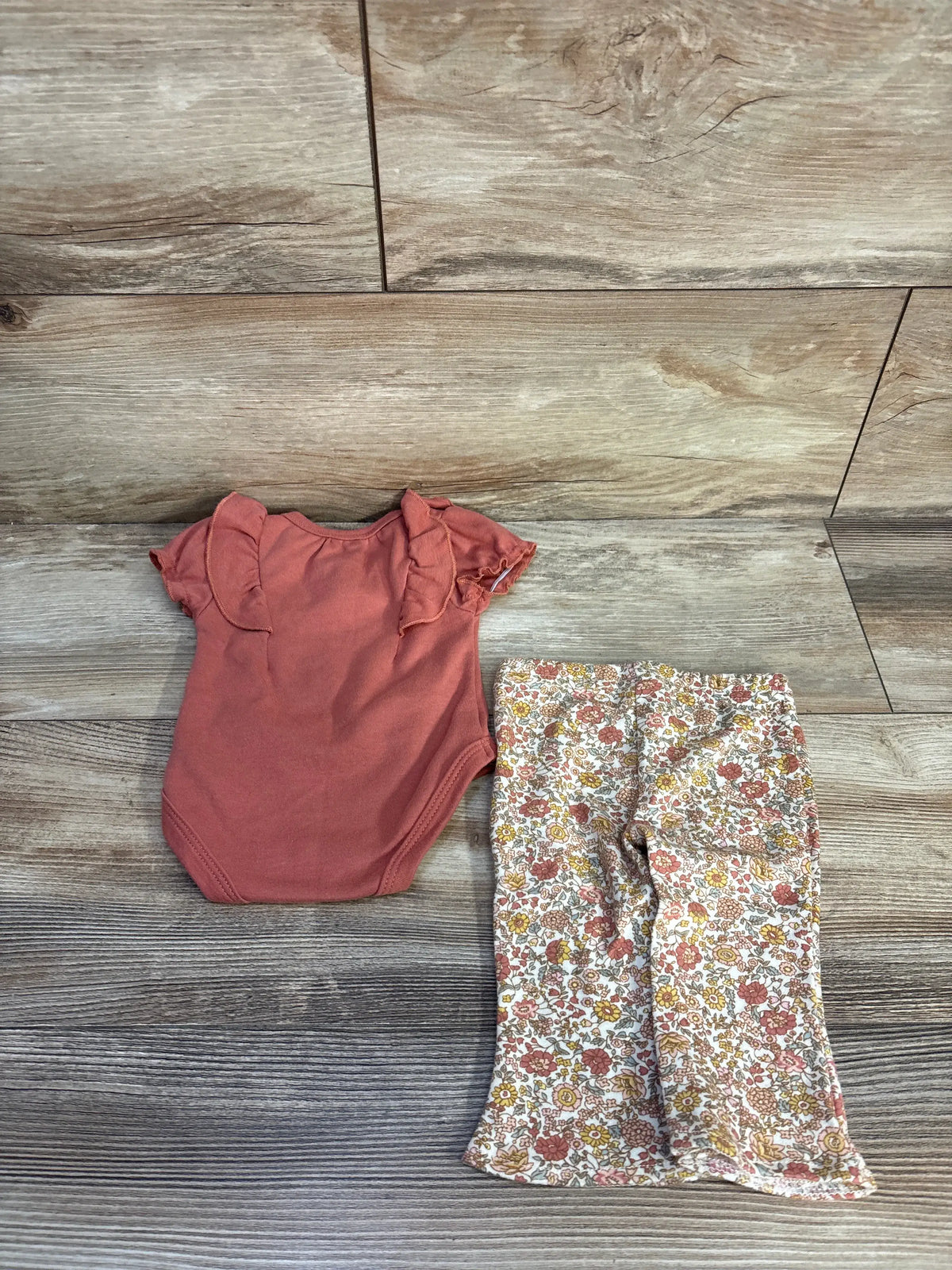 Baby Essentials 2pc Floral Bodysuit & Pants Rust sz 3m
