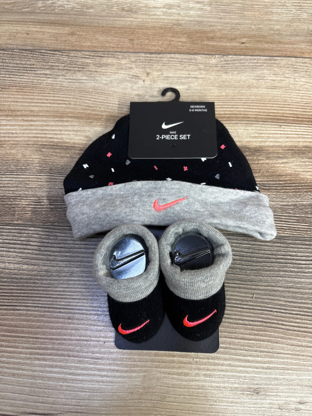 NEW Nike 2pc Hat & Booties Set Black 0-6m