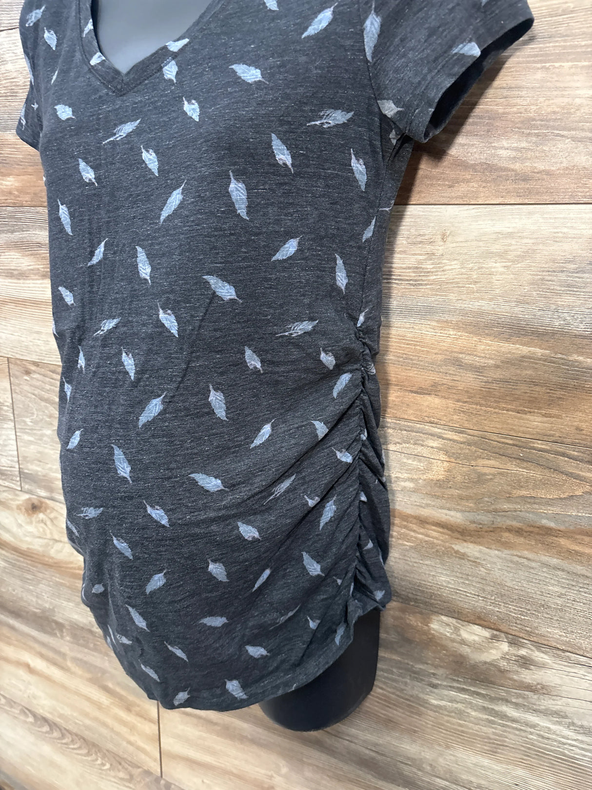 A:Glow Maternity Feather Print V-Neck Shirt Grey sz Medium