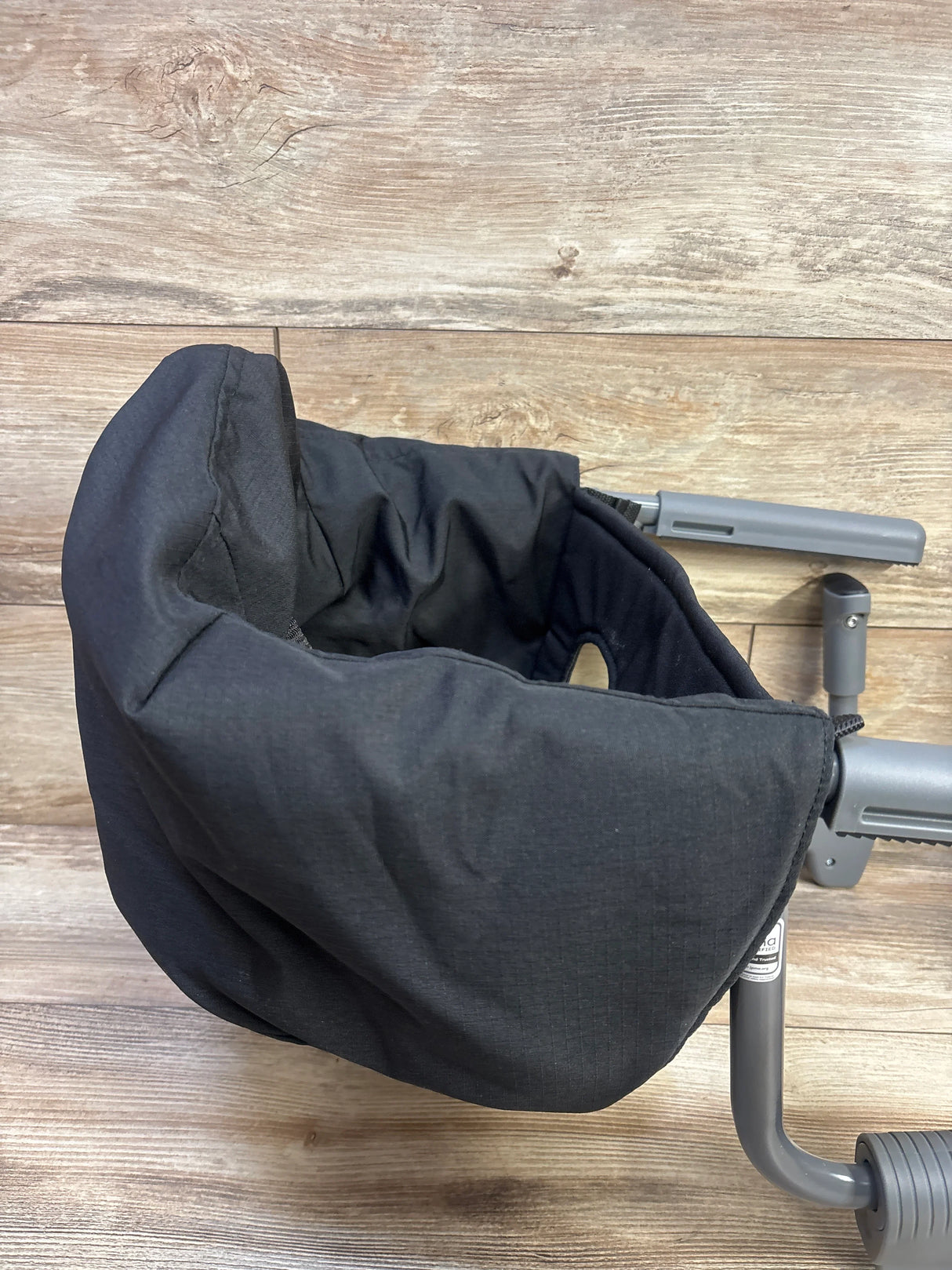 Chicco FastLock Hook-On Chair in Black - up to 37lbs