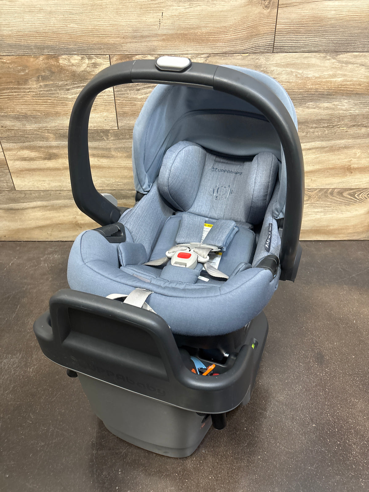 UPPAbaby Mesa Max Infant Car Seat with Base in Gregory