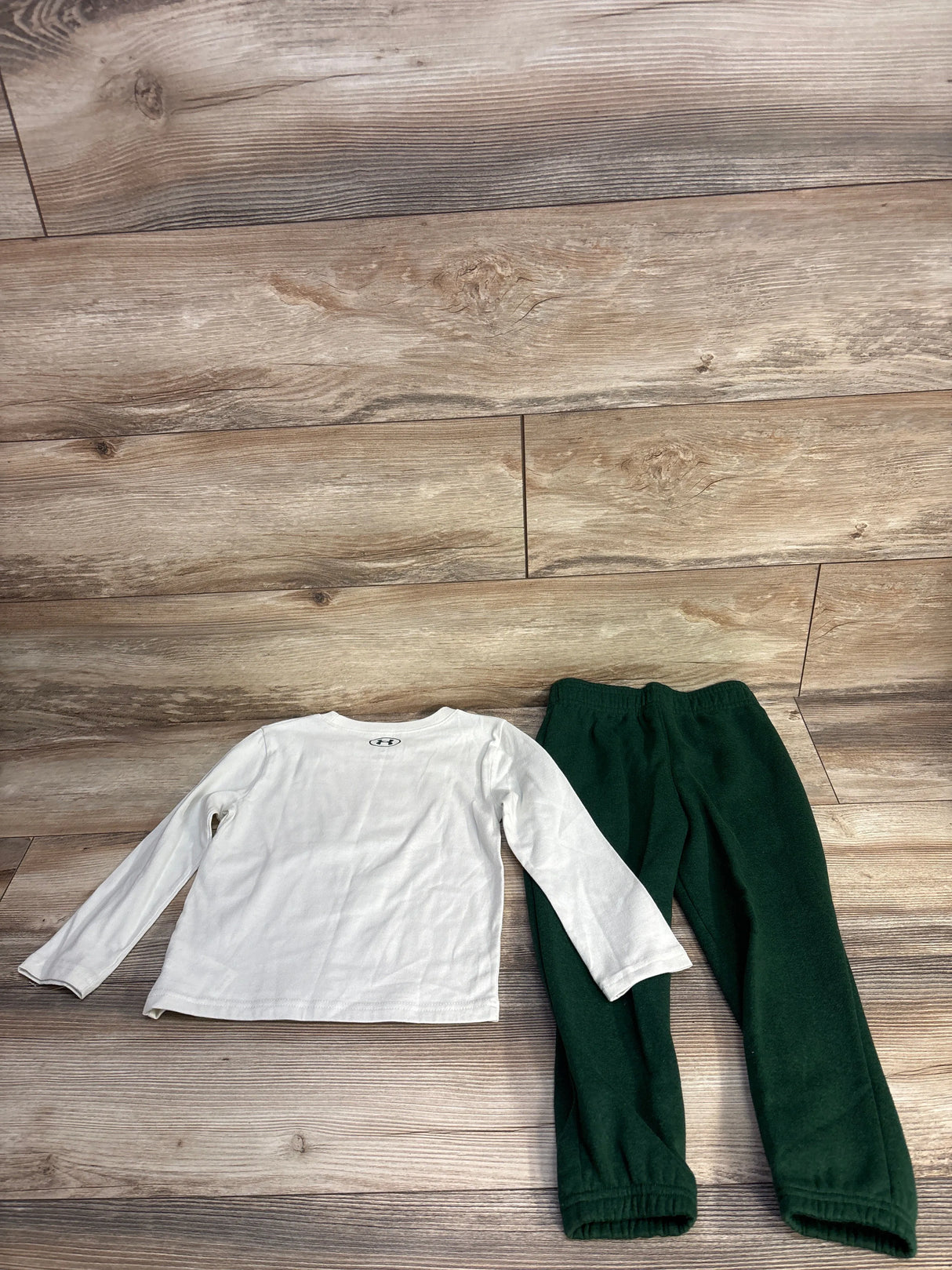 Under Armour Long Sleeve Long Sleeve Shirt & Joggers Cream sz 4T