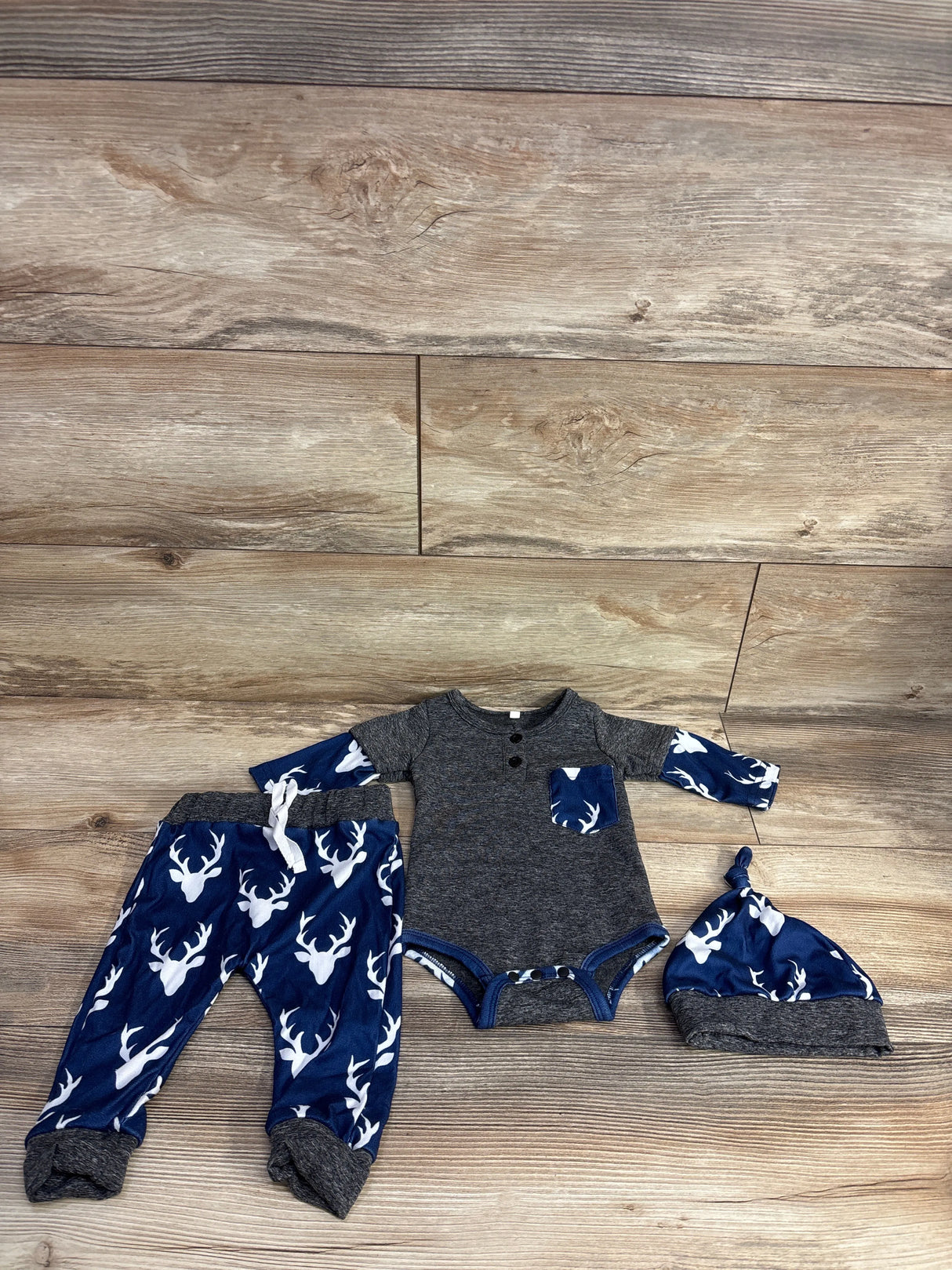 3pc Elk Bodysuit & Bottoms Set Grey sz 3-6m