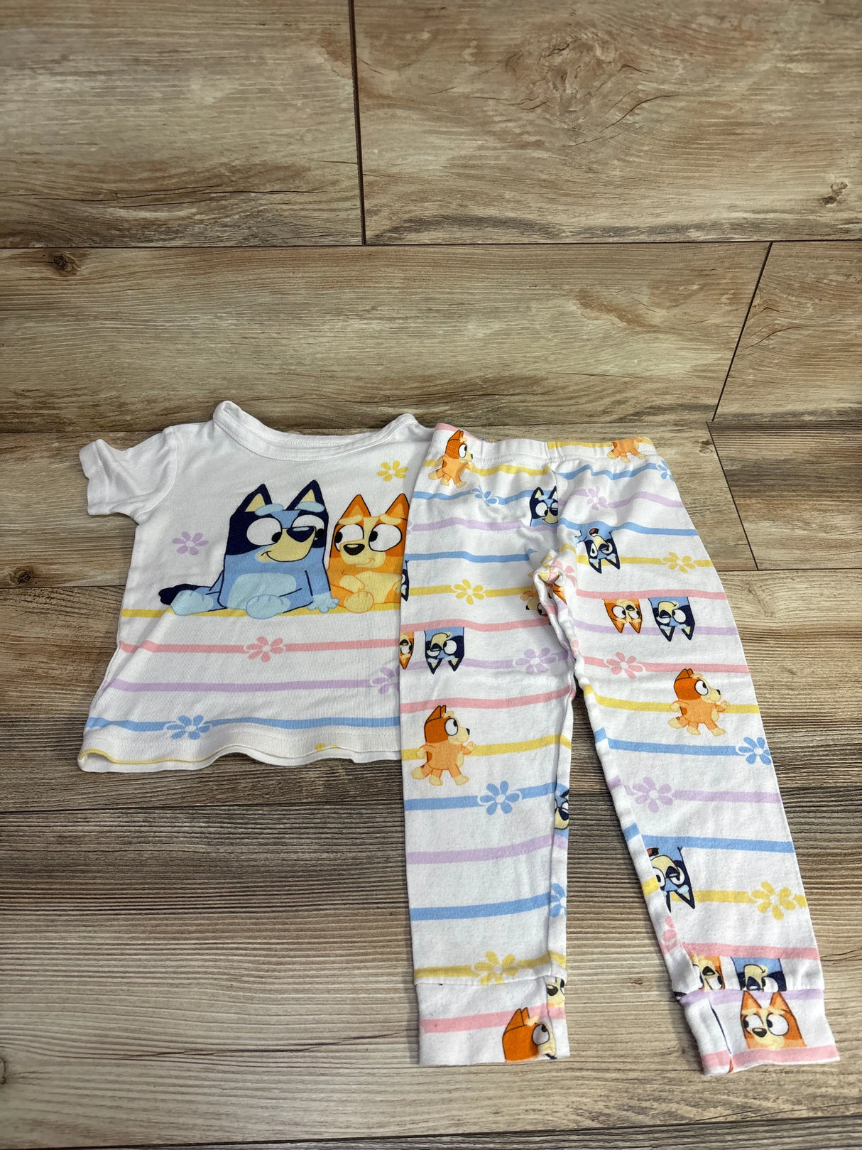 Bluey 2pc Shirt & Bottoms Set White sz 4T