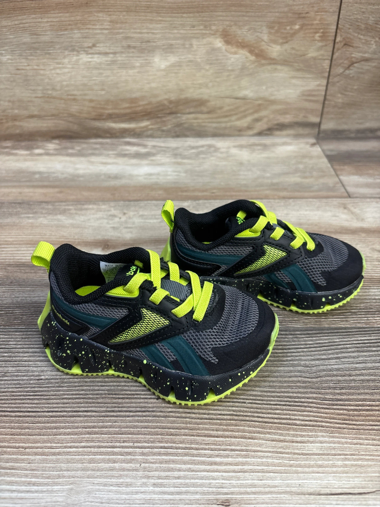 Reebok Zig Vector Sneakers in Black/Digital Lime sz 6c