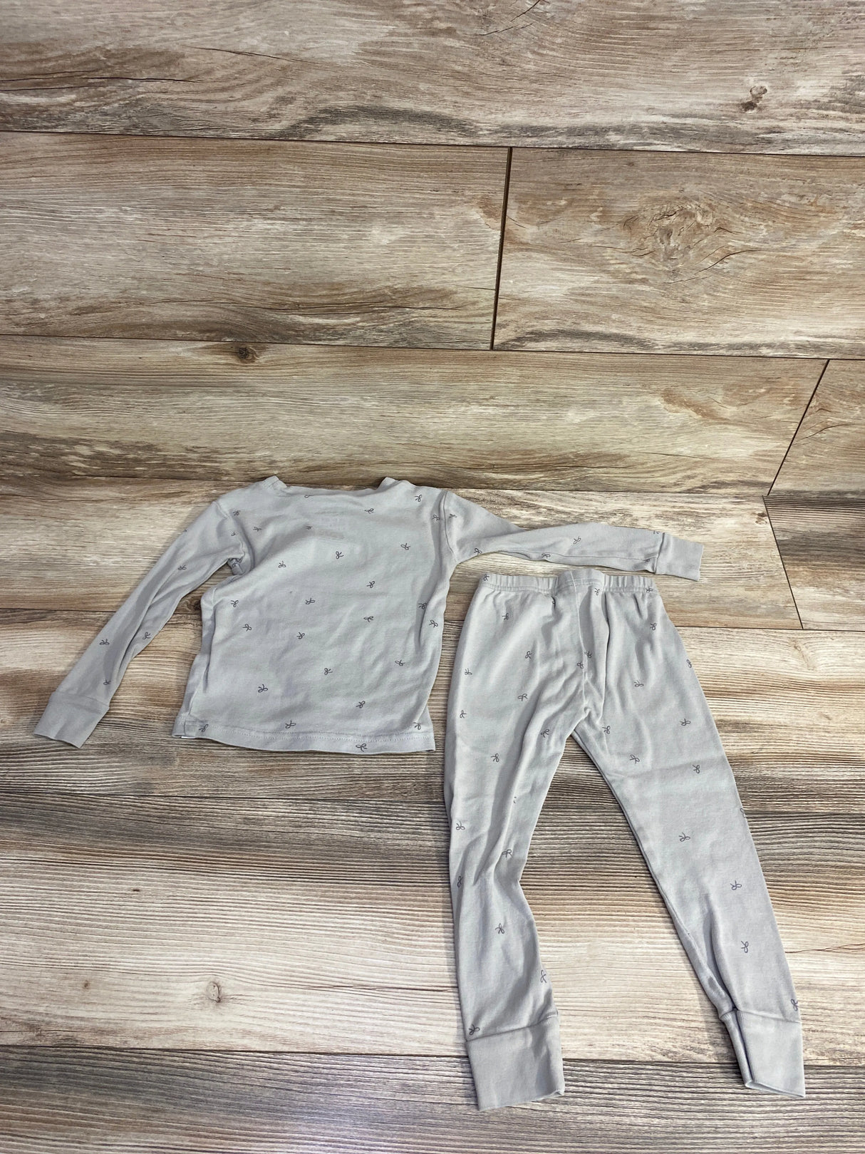 Little Planet 2pc Bow Print Shirt & Pants Pajama Set Grey sz 24m