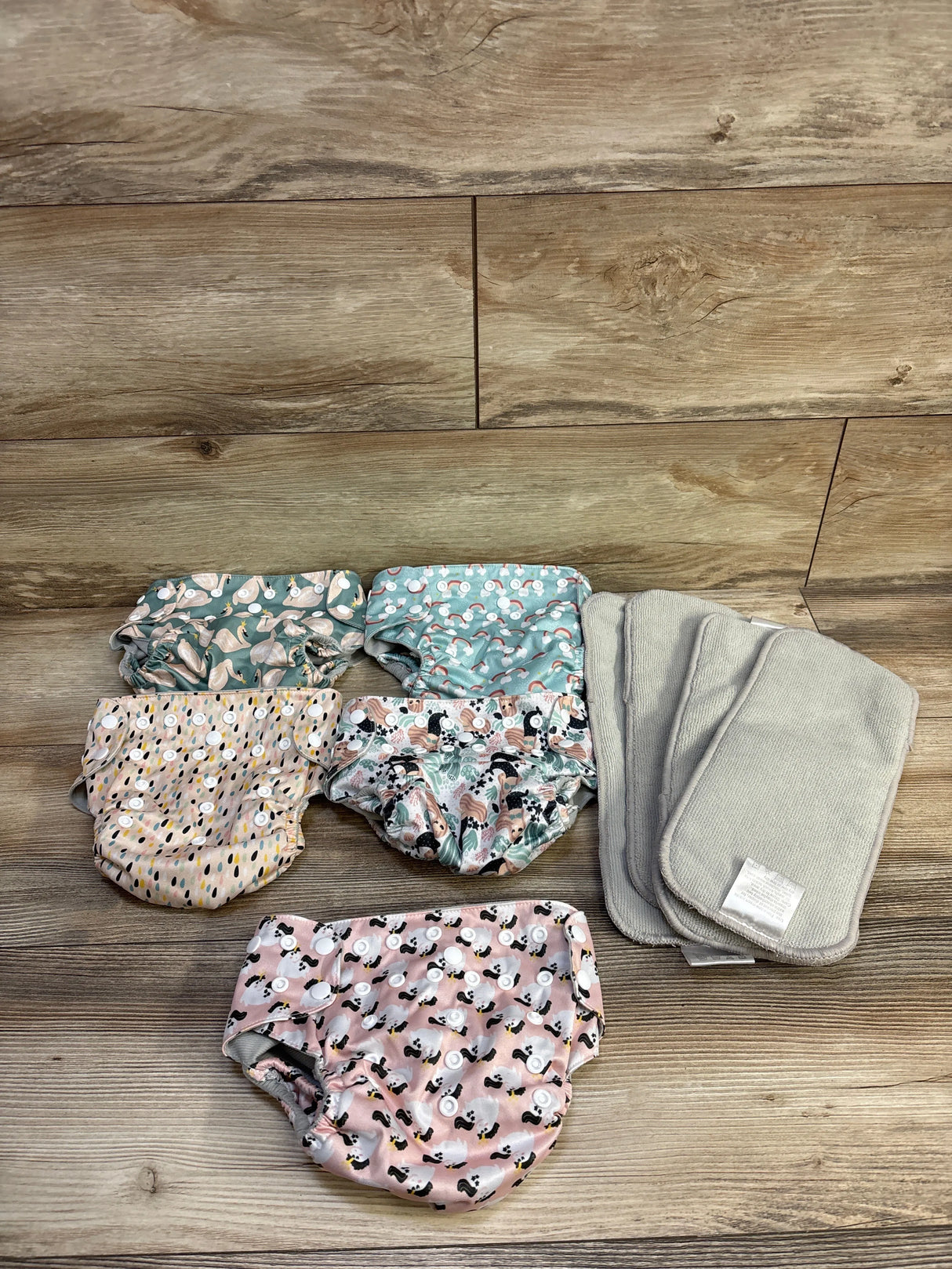 SimpleBeing 5pk Reusable Cloth Diapers with 4 Inserts
