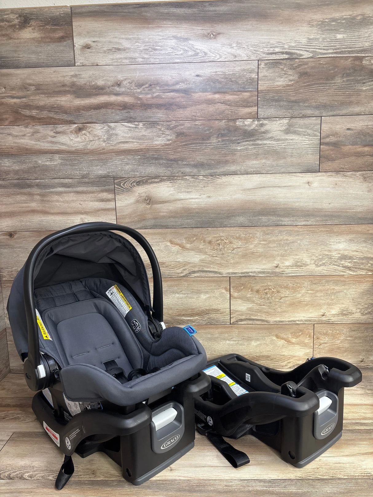 Graco SnugRide Lite Infant Car Seat + Extra Base - Studio 4-30lbs