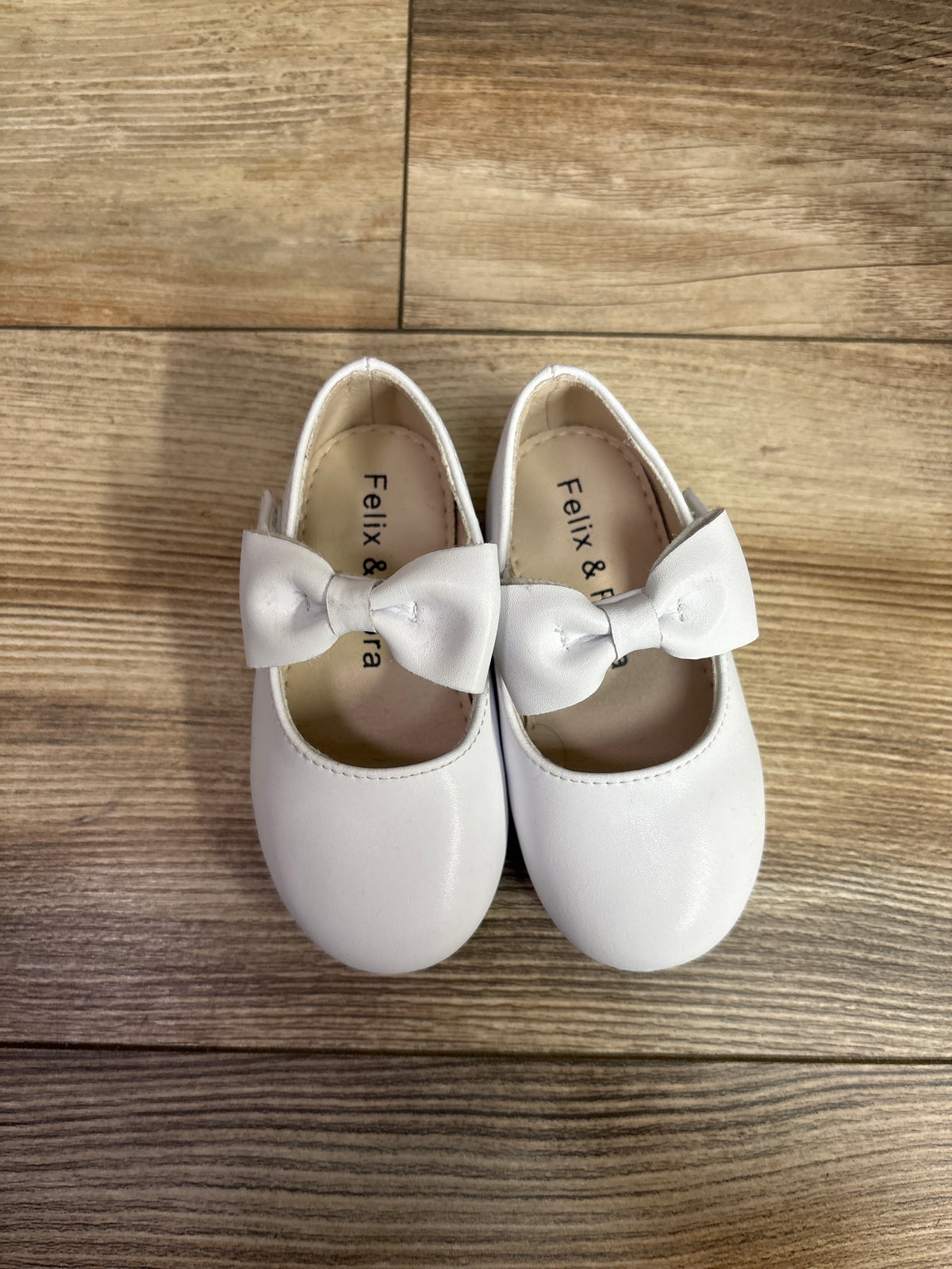 Felix & Flora Mary Jane Shoes White sz 5c