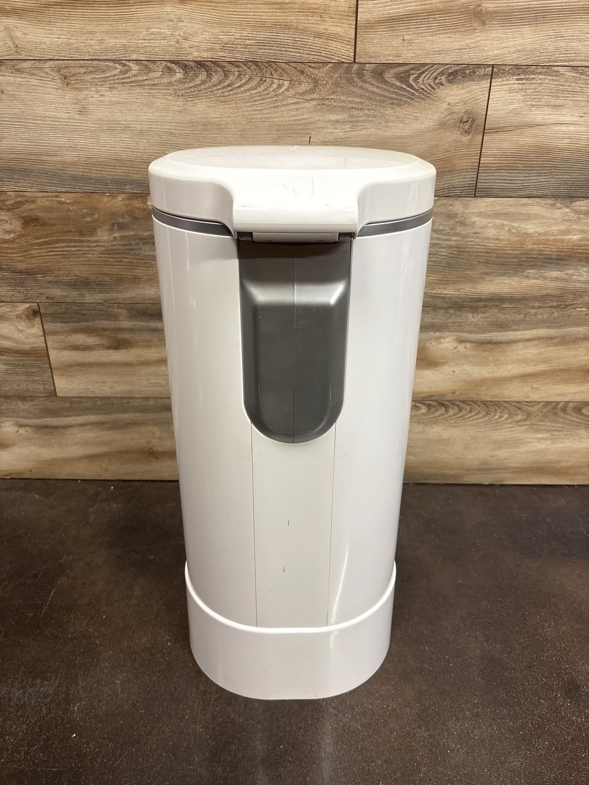 Munchkin STEP Diaper Pail, Powered by Arm & Hammer*