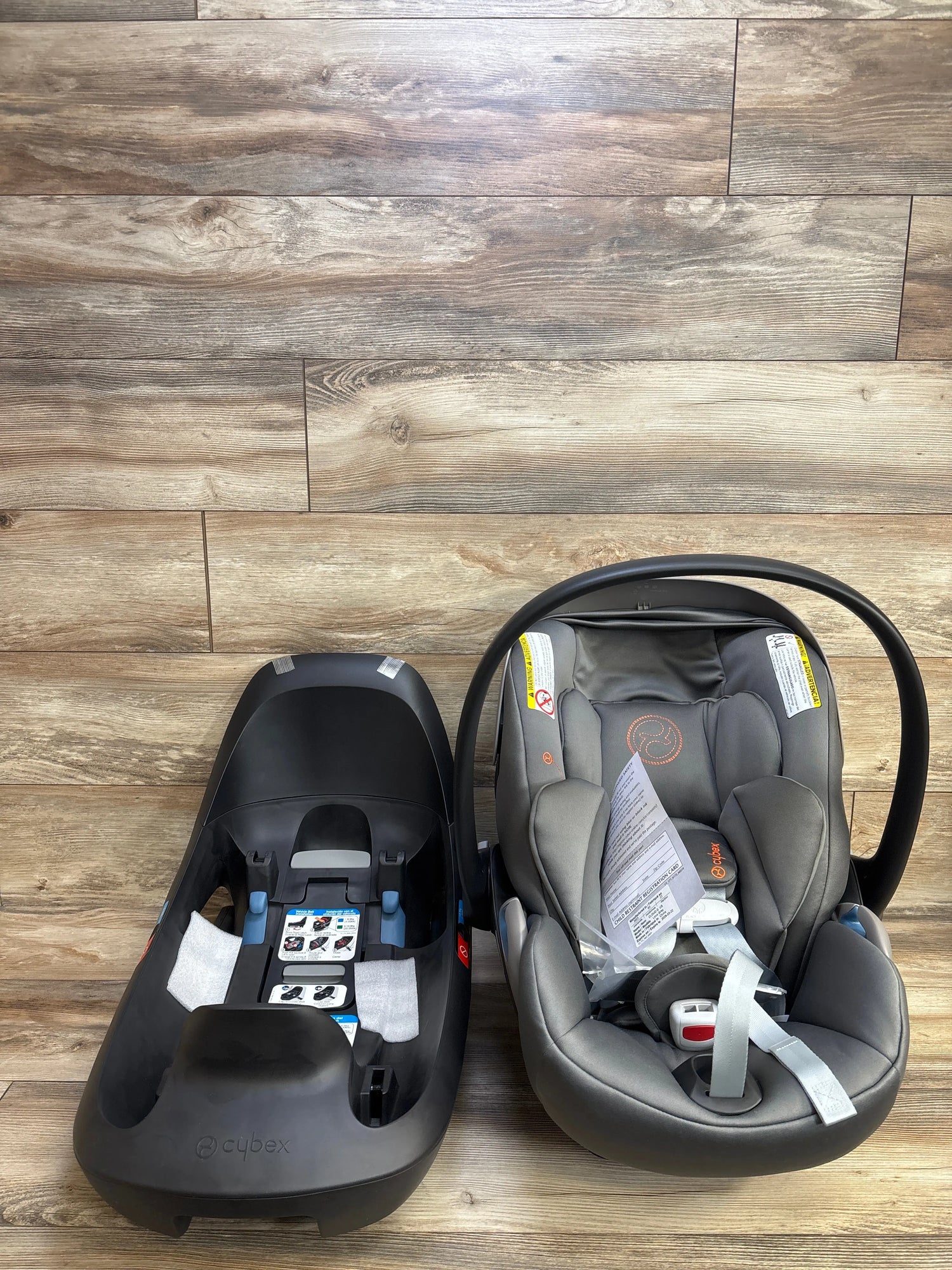 NEW Cybex Gold Cloud G Lux Infant Car Seat in Lava Grey 4-35lbs