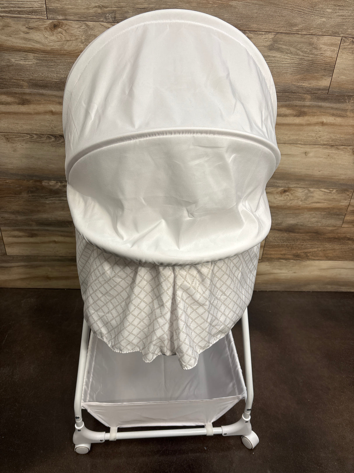Delta Children Soothing Dreams Bassinet, White