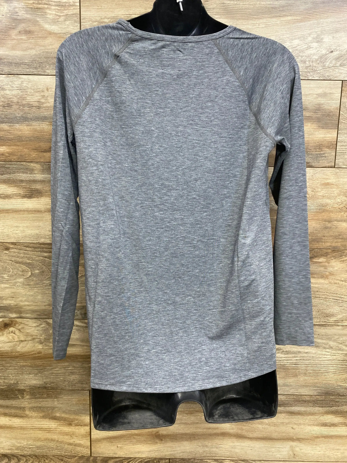 Front view of grey Gap maternity Breathe long-sleeve shirt showing raglan sleeves and curved hem on black mannequin