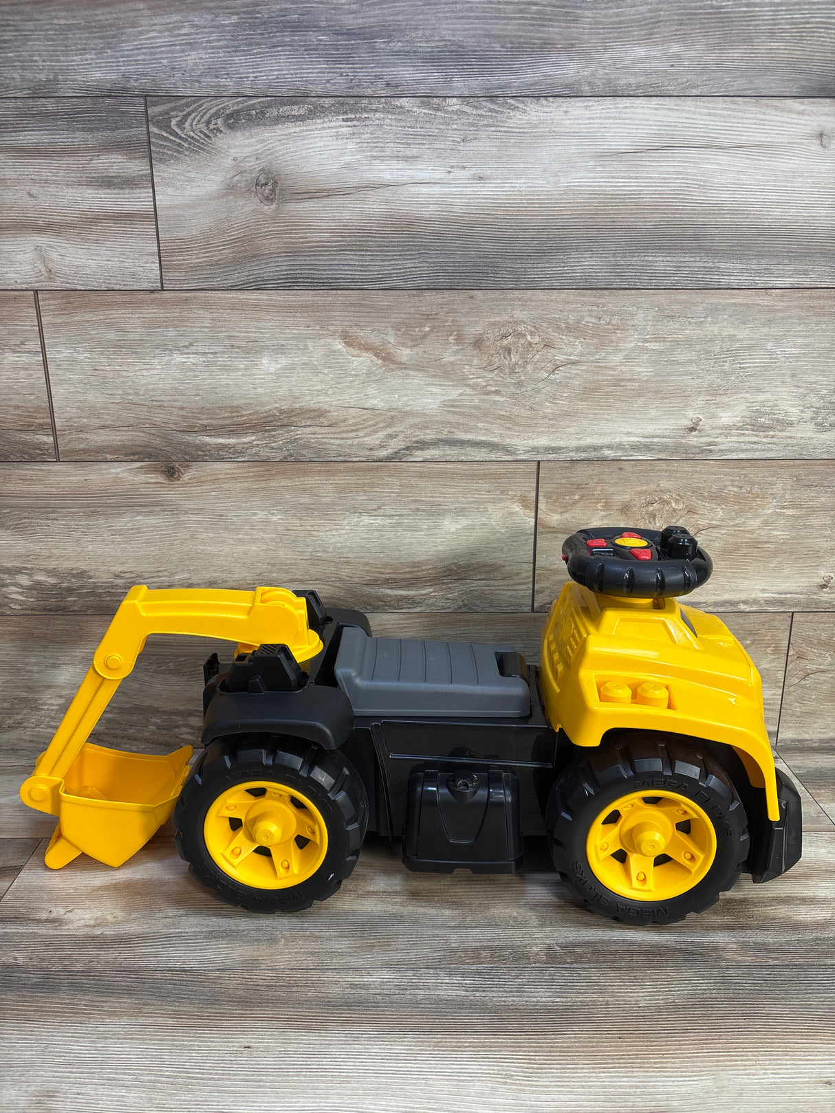 Mega Bloks CAT 3-in-1 Excavator Ride-On