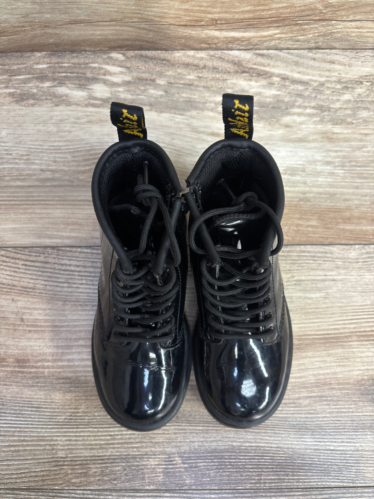 Dr. Martens Lace Up Boots in Patent Leather Black sz 10c
