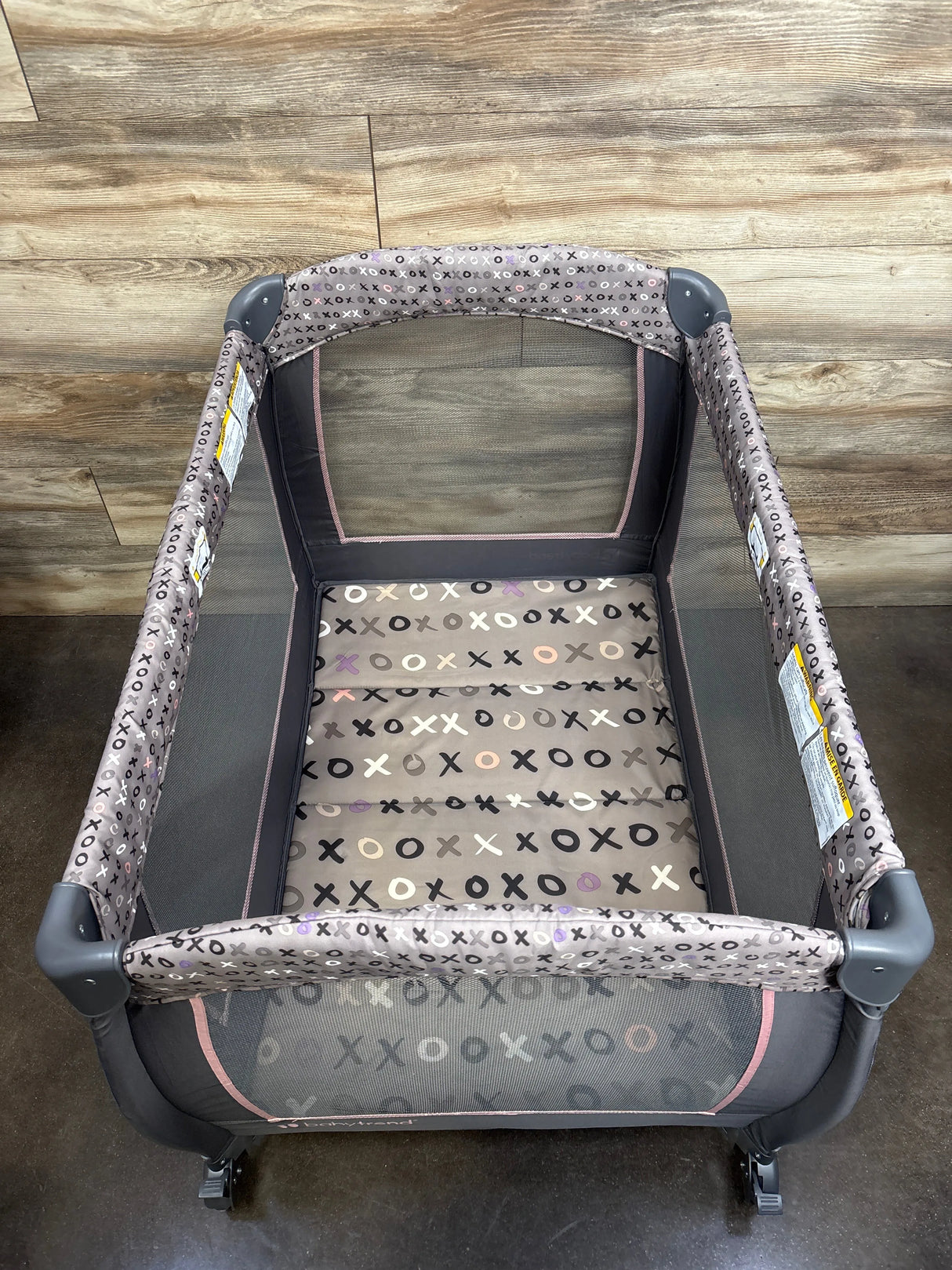 Baby Trend Trend-E Nursery Center Playard in Starlight Pink