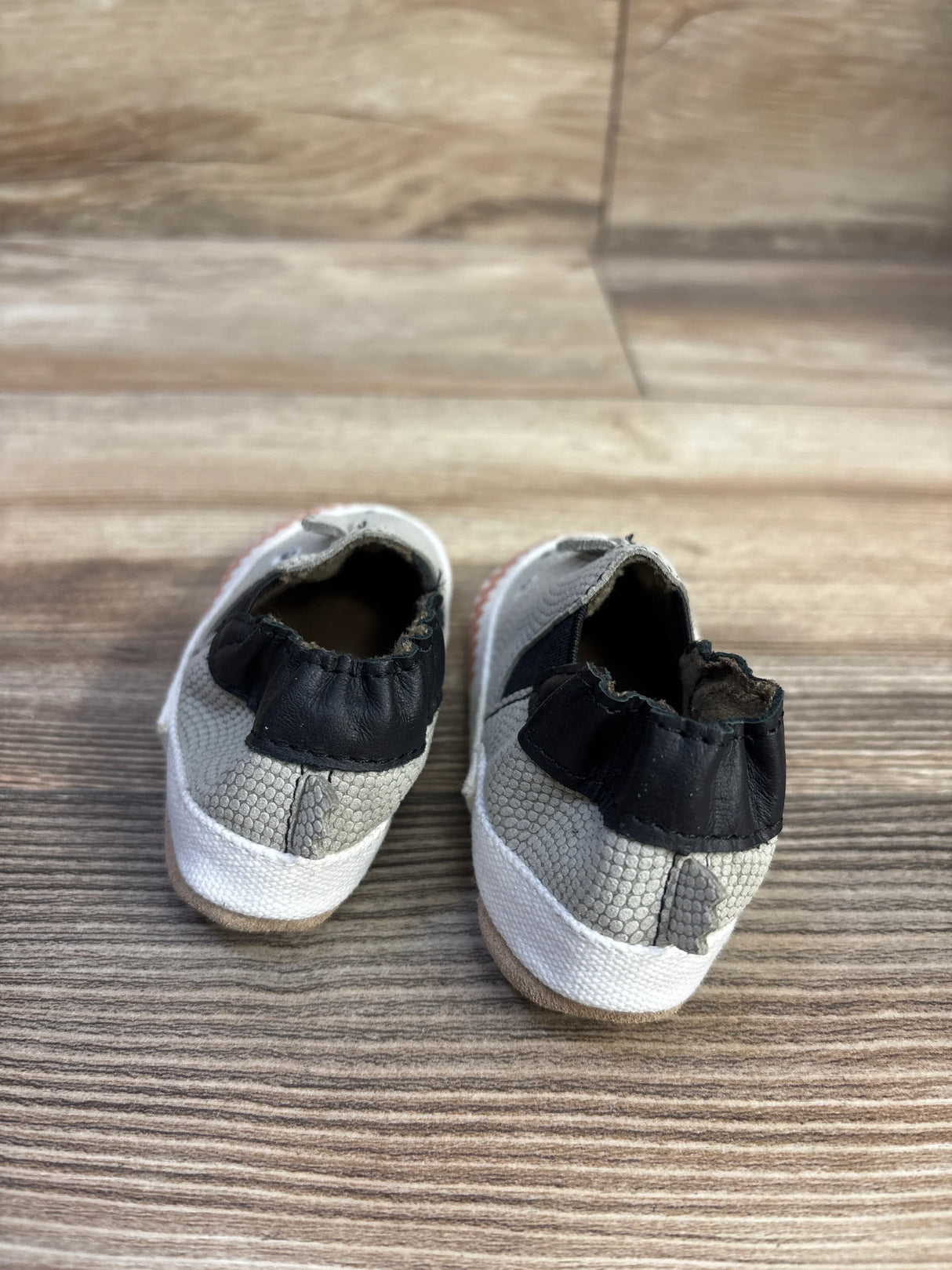 Robeez Dino Dan Soft Sole Shoes Grey sz 2/3c