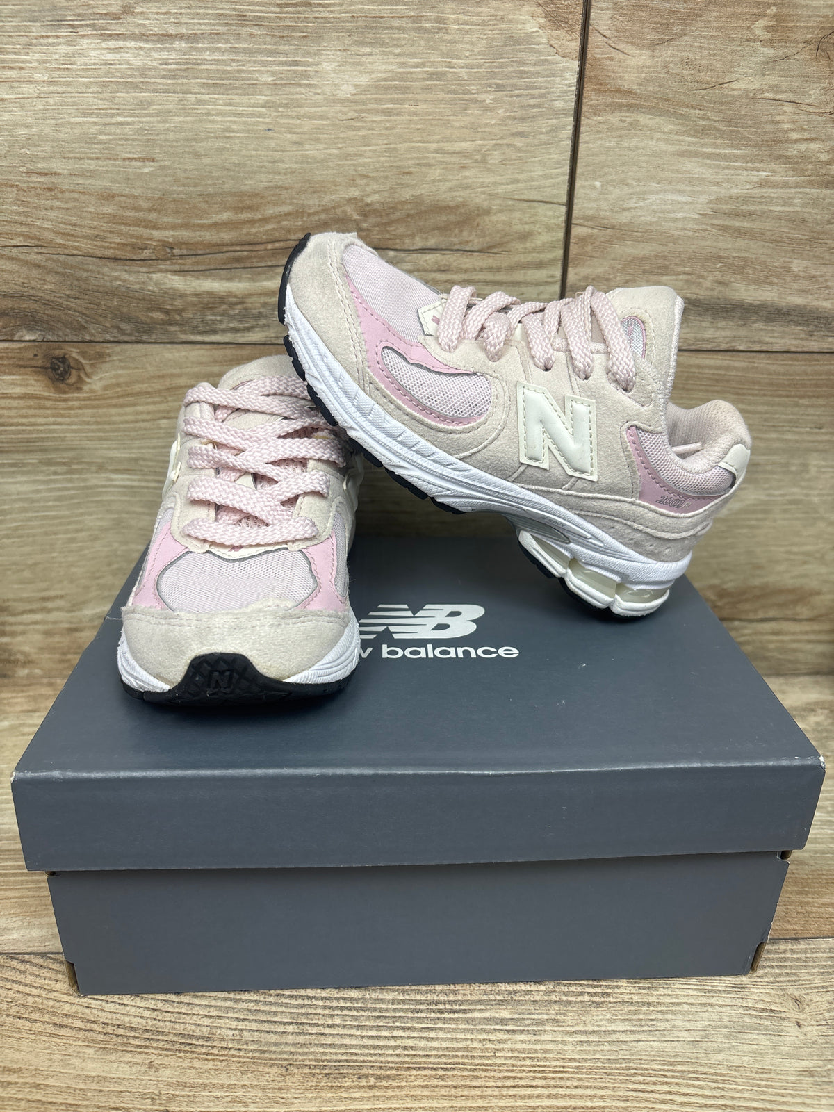 New Balance 2002R Lace-Up Sneakers Pink Sand sz 11c