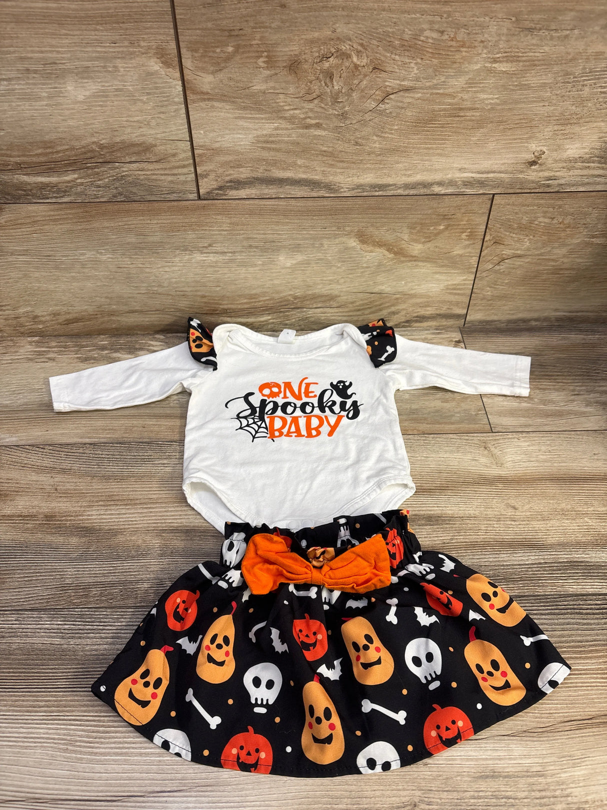 Shein 2pc One Spooky Baby Bodysuit & Skirt Set White sz 3-6m