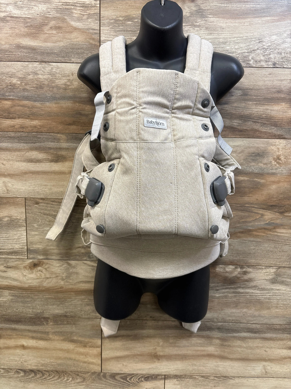 BabyBjörn Harmony Baby Carrier in Light Beige 7-40lbs