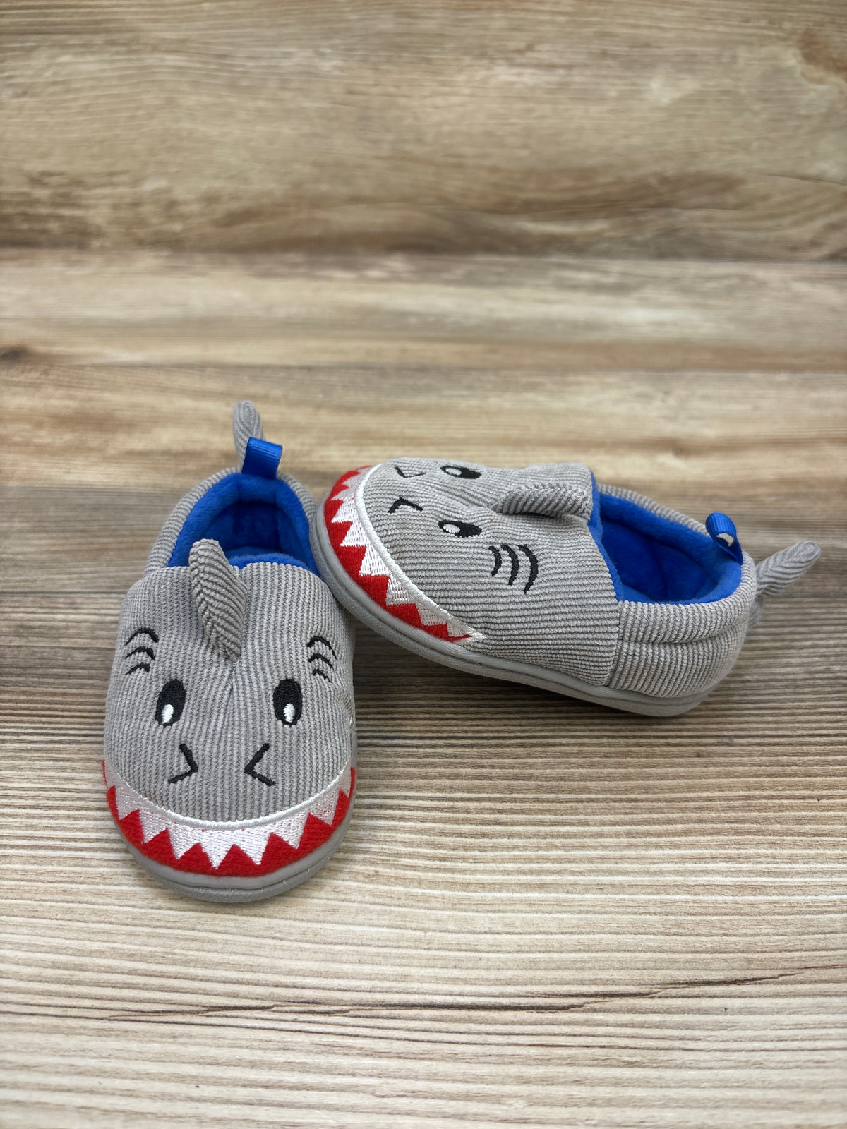 Wonder Nation Aline Shark Slippers Grey sz 4c