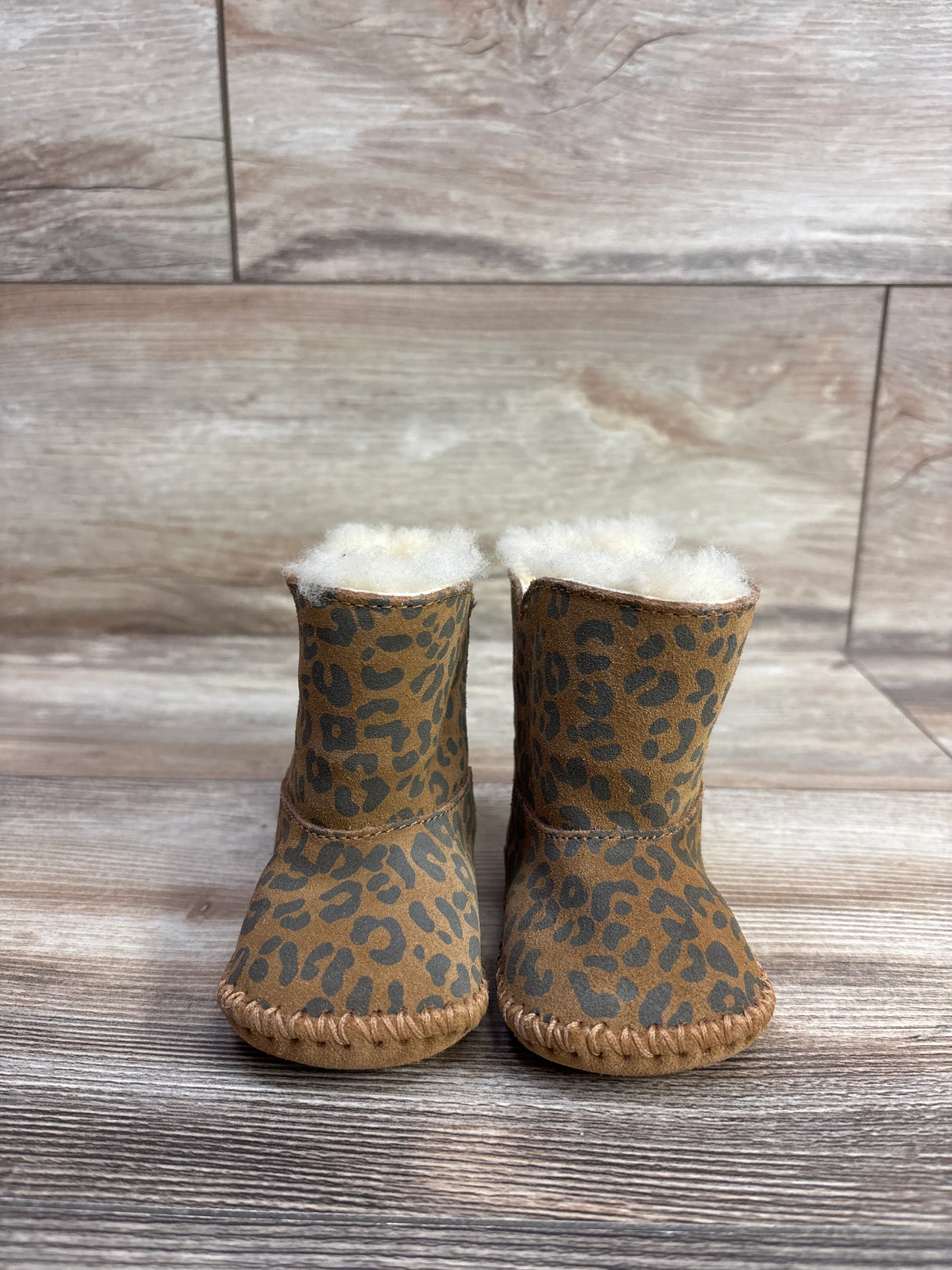 UGG Australia Cassie Leopard Print Boots Brown sz 0/1c