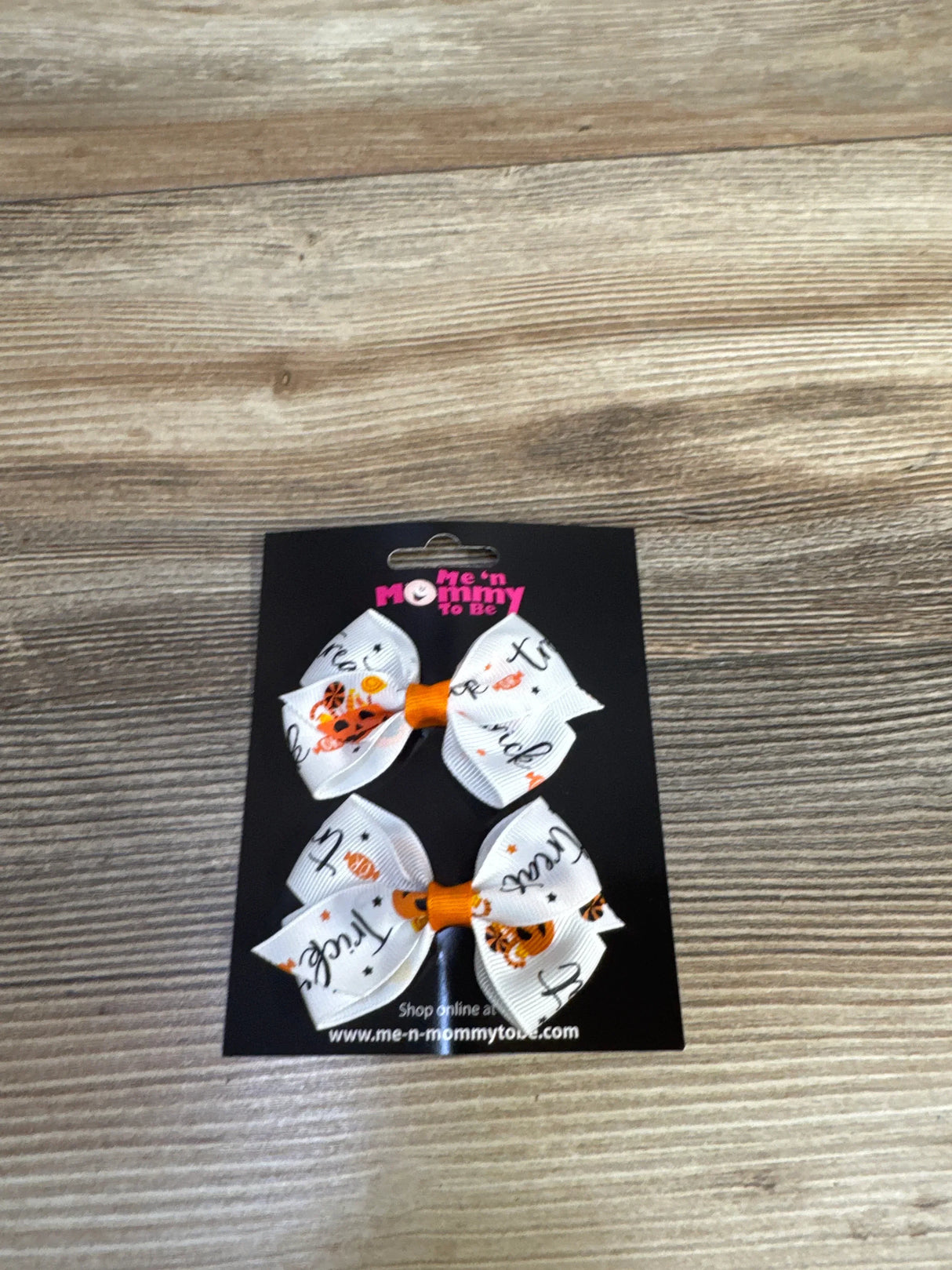 White Halloween hair bows with orange accents, 'Trick or Treat' text, perfect for kids' fall outfits