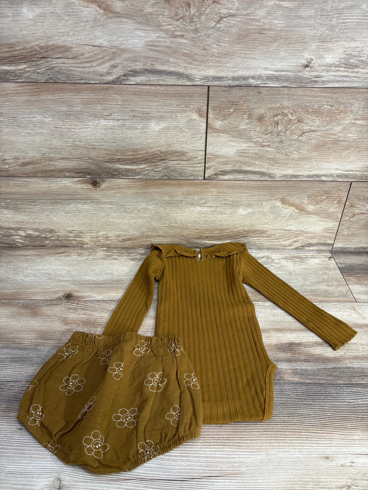 NEW Rylee + Cru 2pc Ribbed Bodysuit & Floral Pants Gold sz 24m