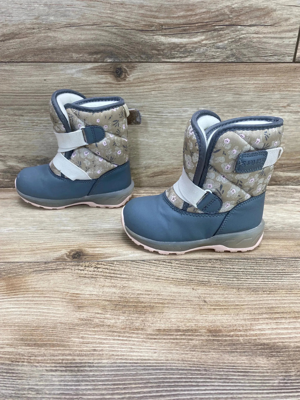 Carter's Light Up Snow Boots Grey sz 7c - Me n Mommy To Be