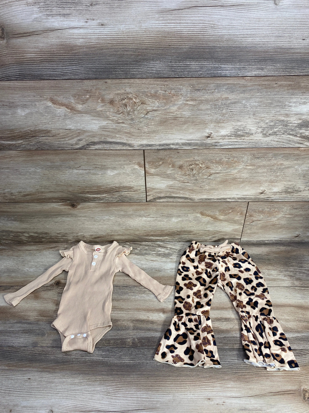 2pc Ribbed Bodysuit & Leopard Print Pants Set Tan sz 12-18m