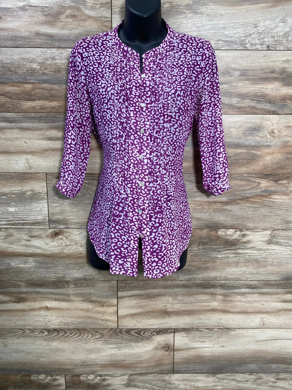A Pea In The Pod Leopard Print Button Up Top Purple sz Medium - Me n Mommy To Be