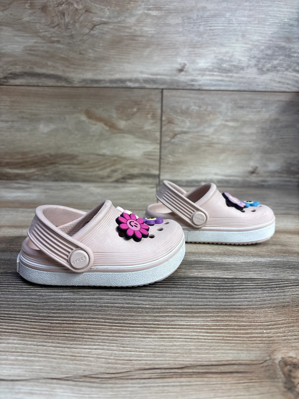 Crocs Classic Clogs w/ Flower Jibbitz Pink sz 5c