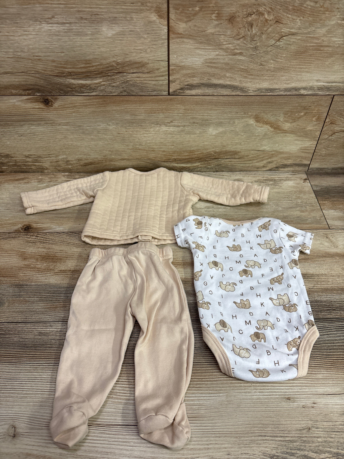 Elephant & Castle 3pc Quilted Sweatshirt, Bodysuit, & pants Set Beige sz 0-3m