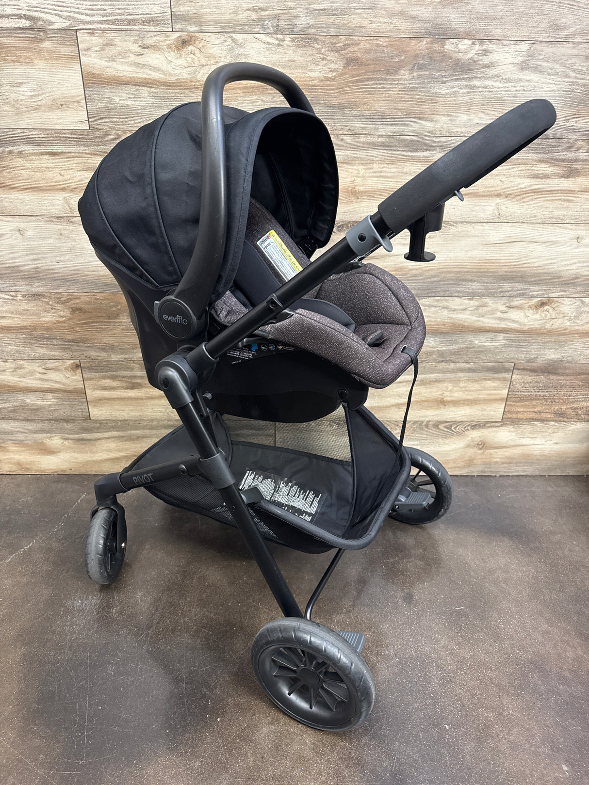 Evenflo Pivot Modular Travel System w/LiteMax