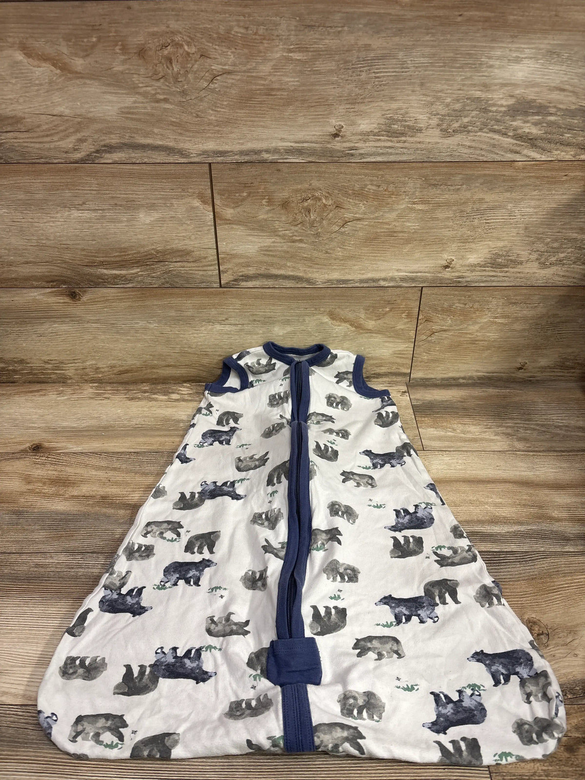 Front view of grey Burt’s Bees Beekeeper sleep sack, size 6 to 12 months, with bear print and navy zipper on wood floor