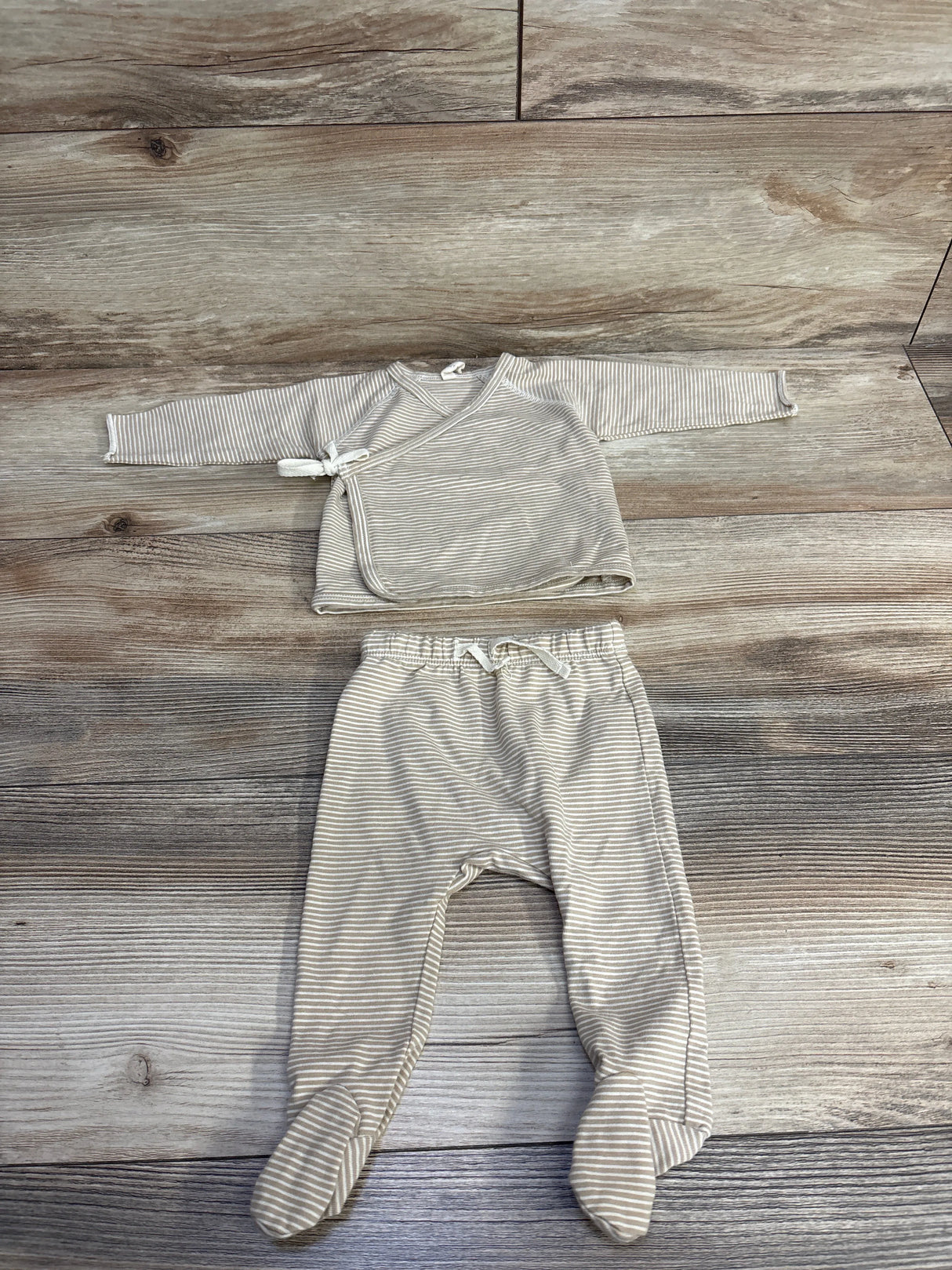 Quincy Mae Wrap Top + Footed Pant Set Tan sz 0-3m