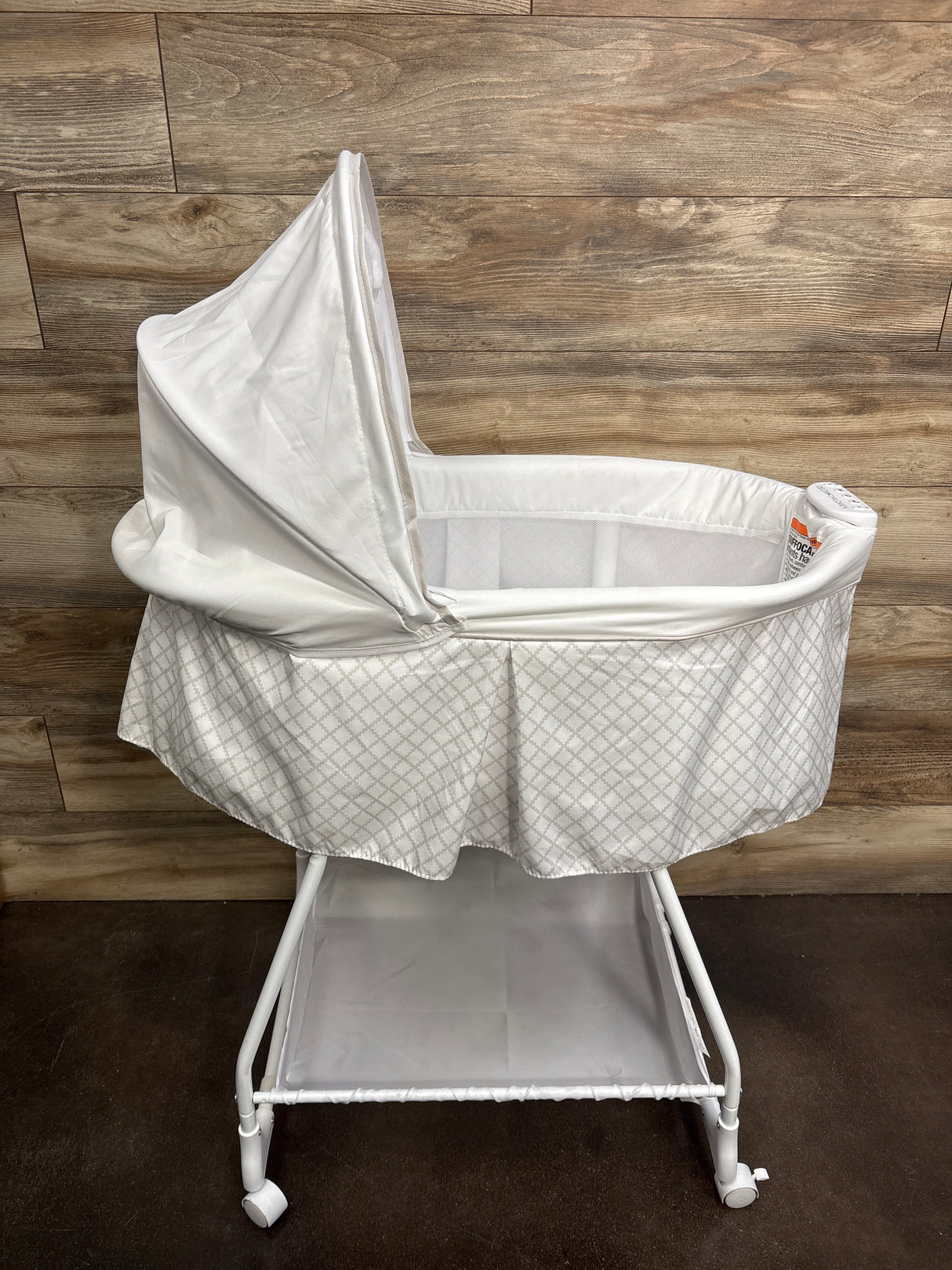 Delta Children Soothing Dreams Bassinet, White