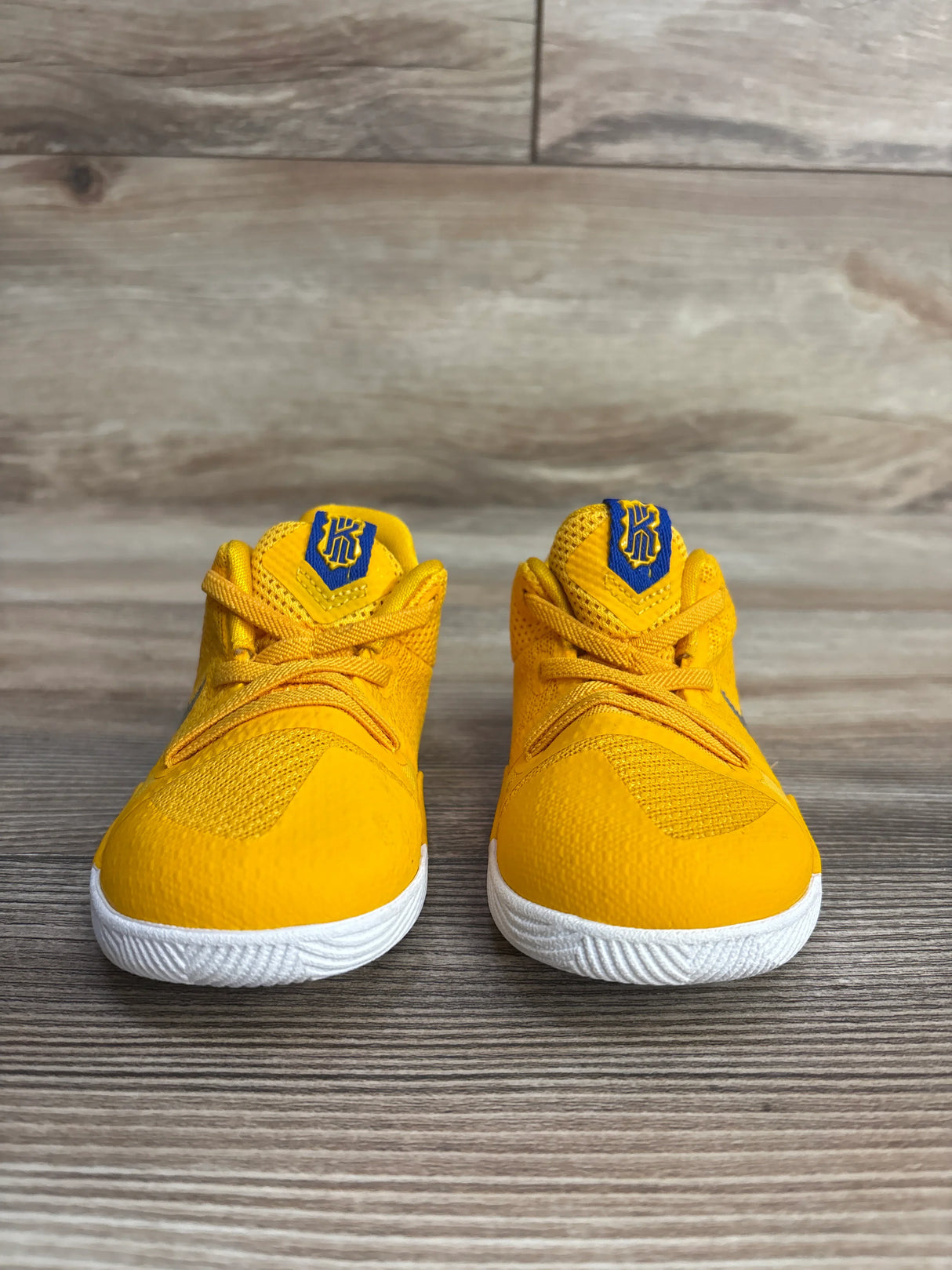 Nike Kyrie Irving III 'Mac and Cheese' Sneakers sz 6c