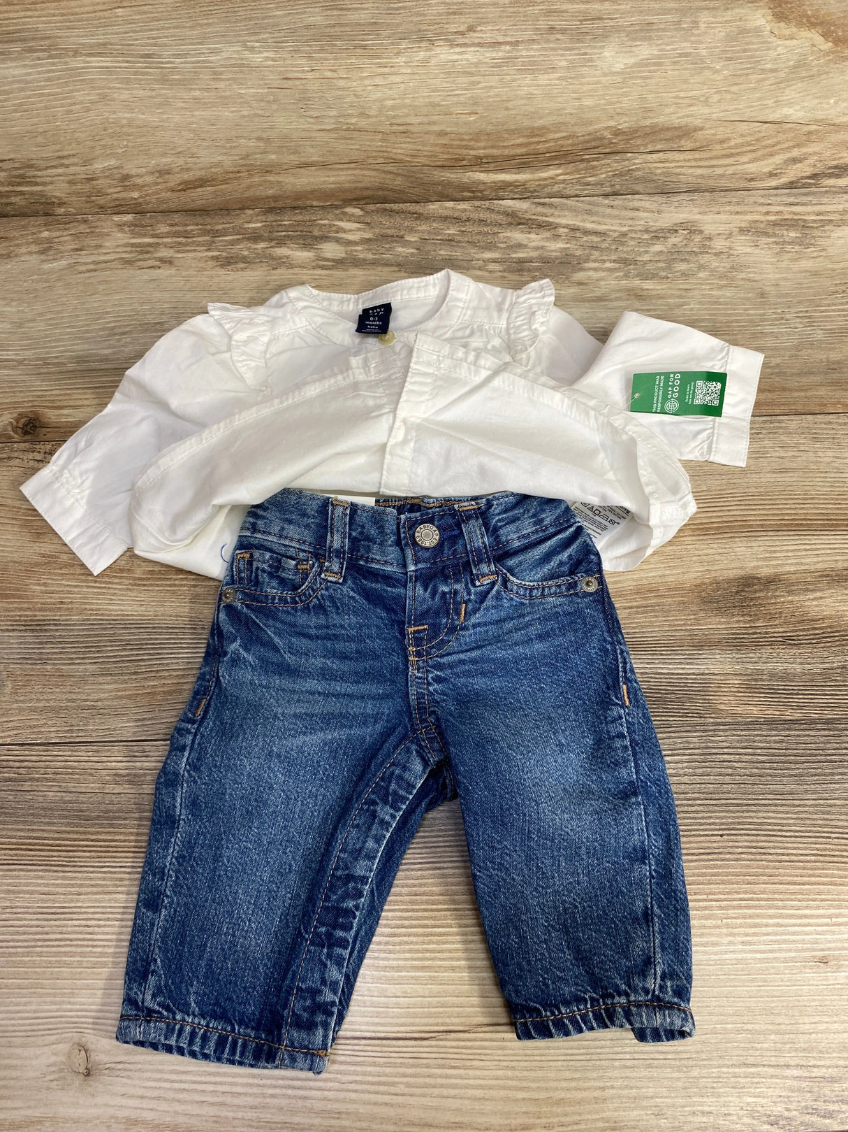 NEW Baby Gap 2pc Ruffled Button Up Shirt & Jeans Set White sz 0-3m