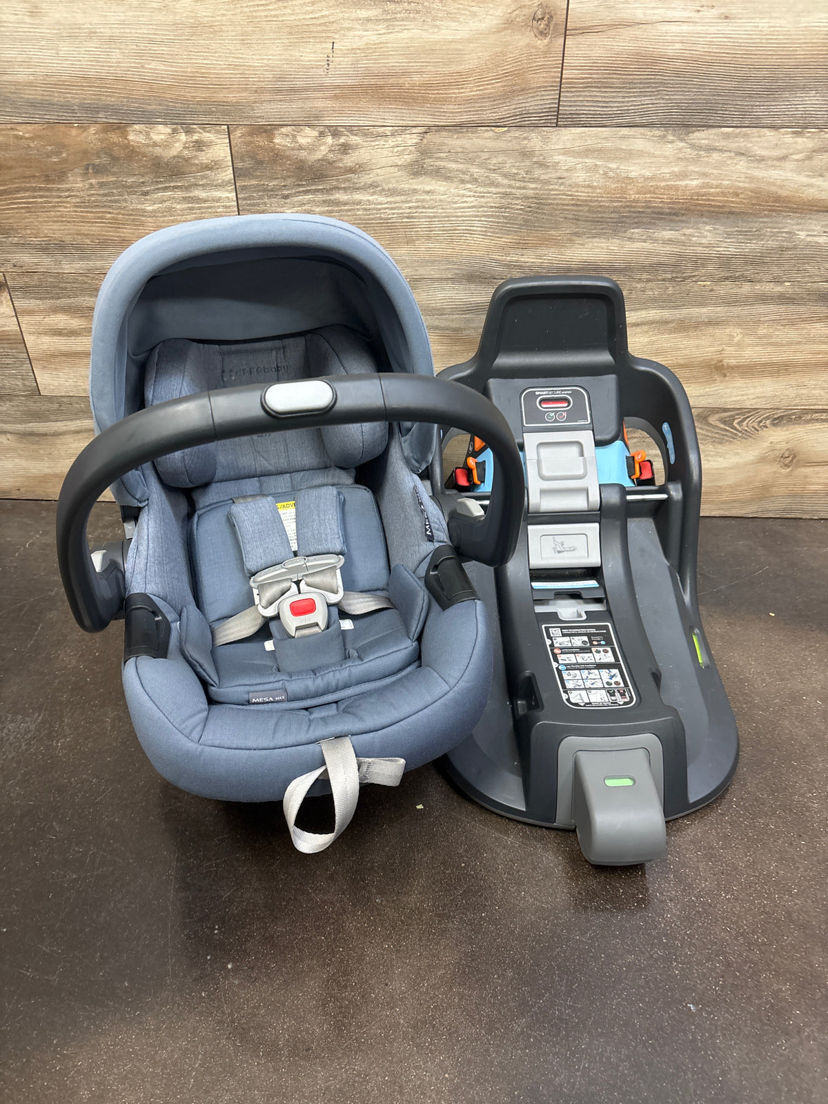 UPPAbaby Mesa Max Infant Car Seat with Base in Gregory