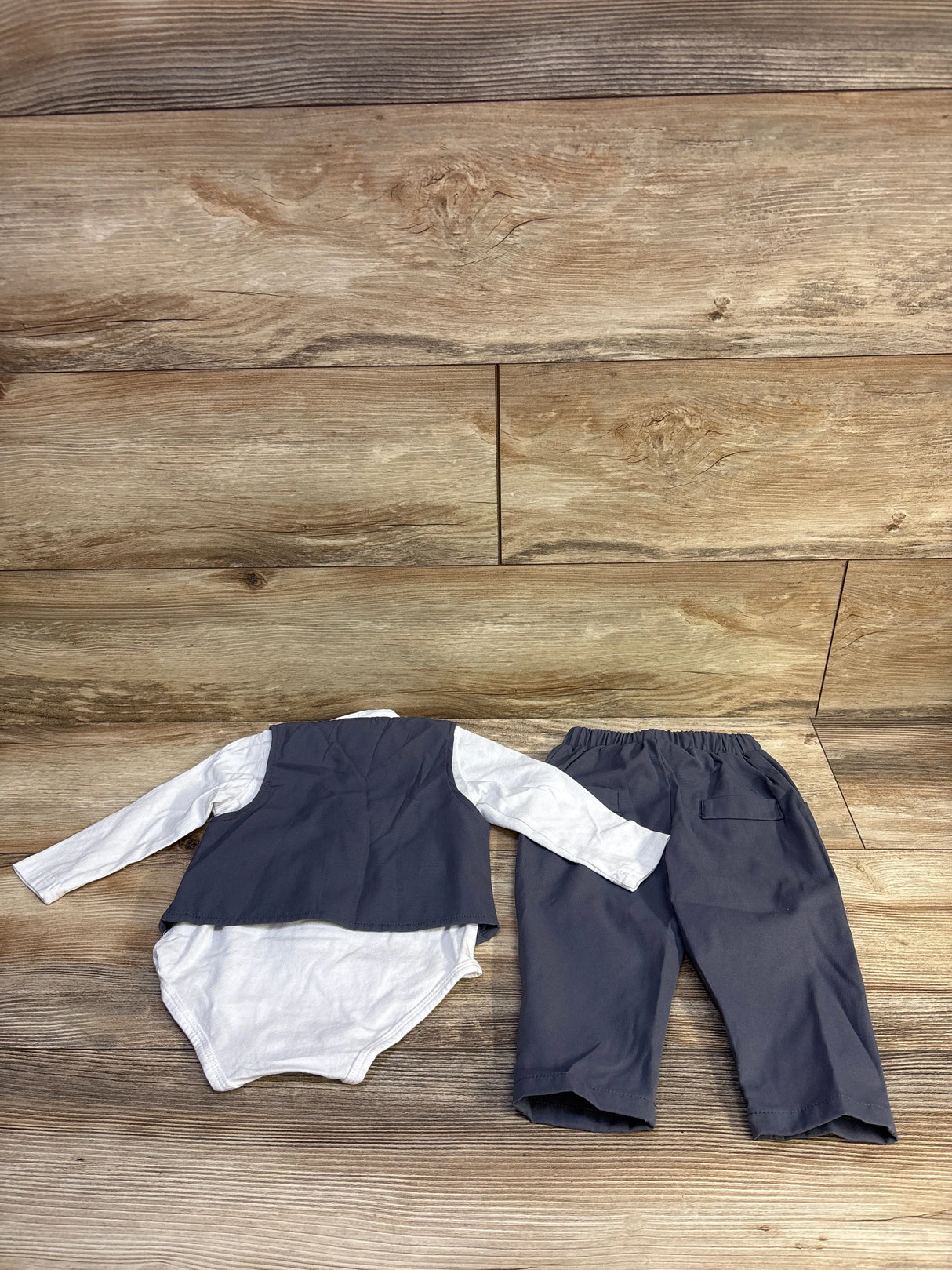 Generic 4pc Suit Set White/Grey sz 6-9m
