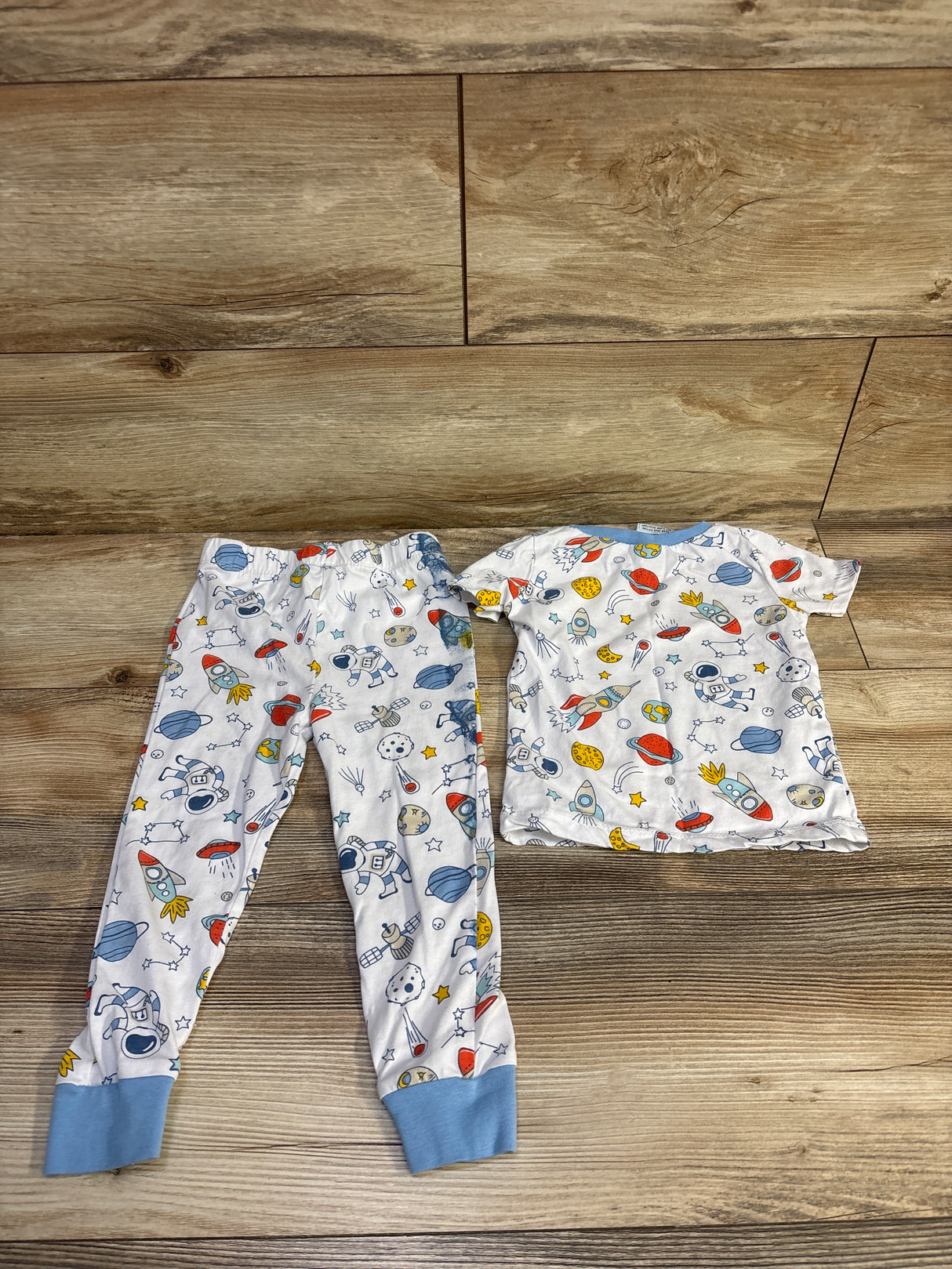 Mon Petit 2pc Space Pajama Set White sz 4T